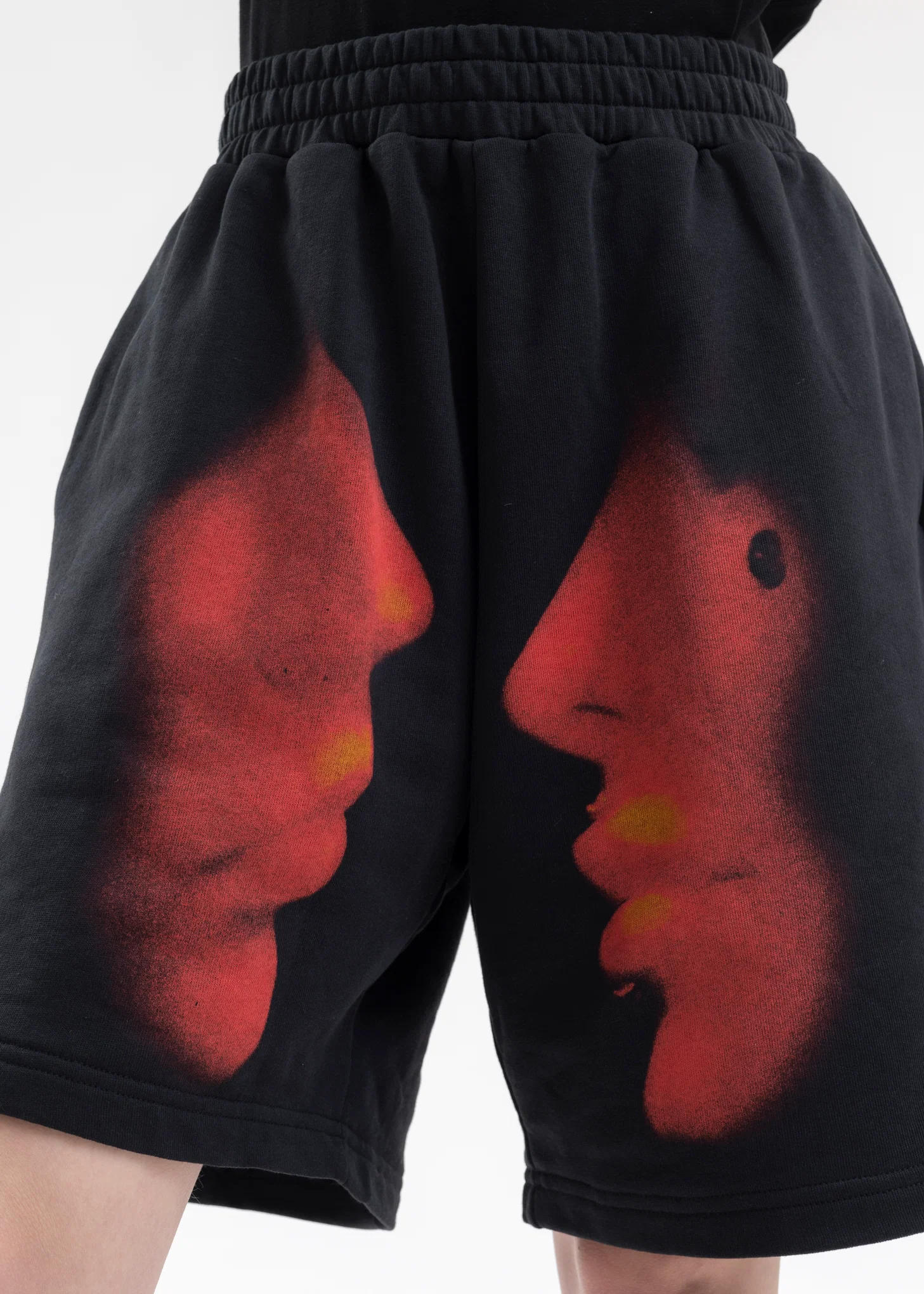 BLACK KISS SHORTS - Image 2
