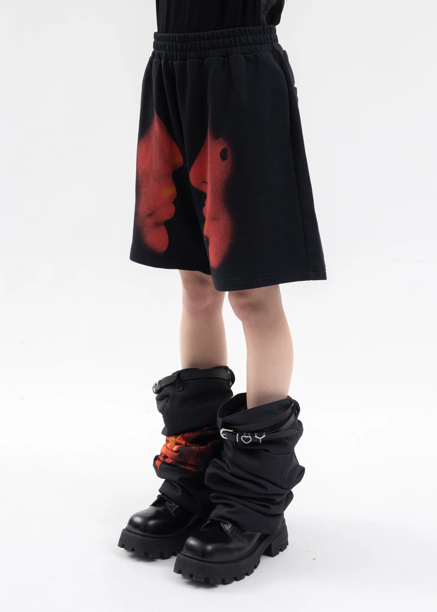 BLACK KISS SHORTS - Image 3
