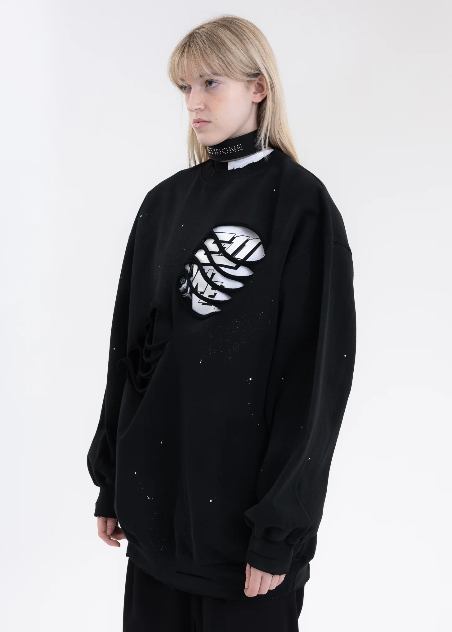 BLACK LOGO CUT OUT SWEATSHIRT - Image 2