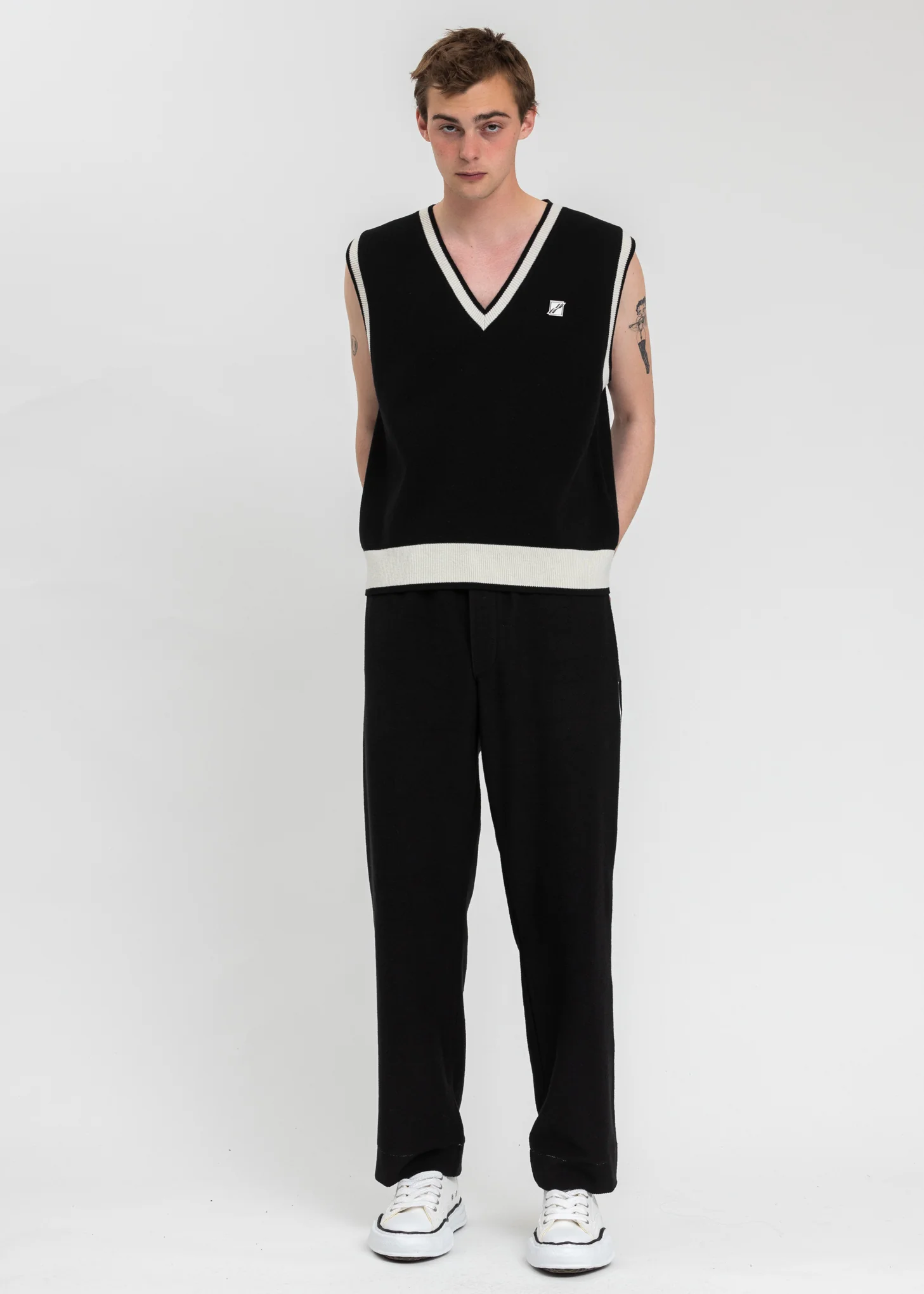 Black Logo Metal Detail Knit Vest - Image 5
