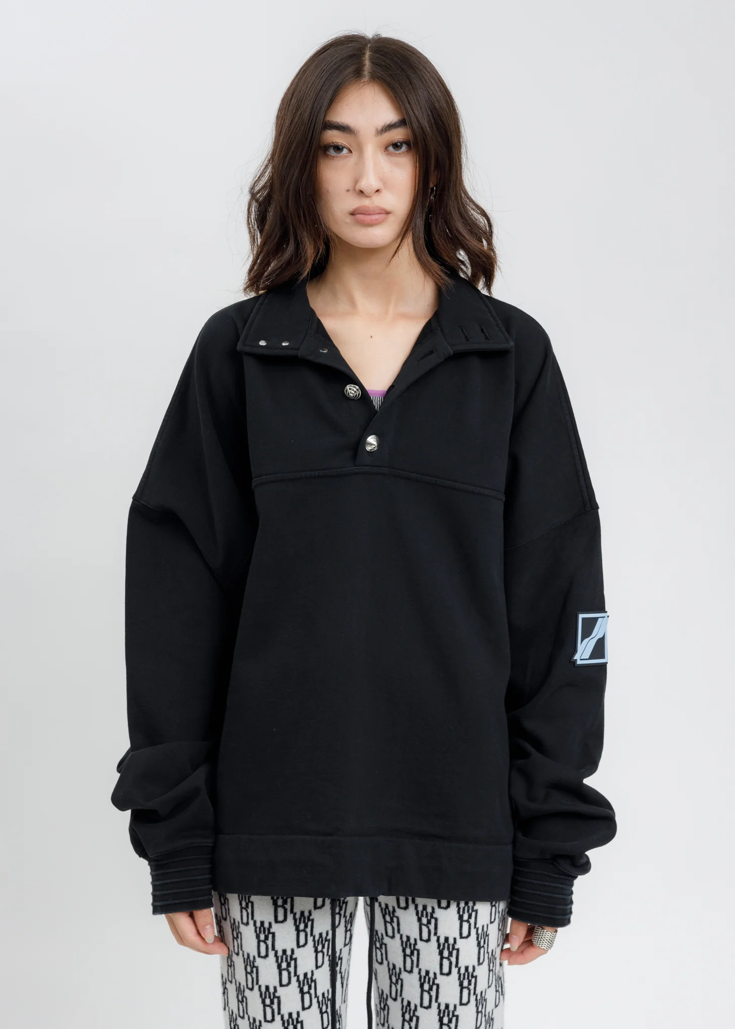 Black Logo Wappen Button Sweatshirt - Image 5