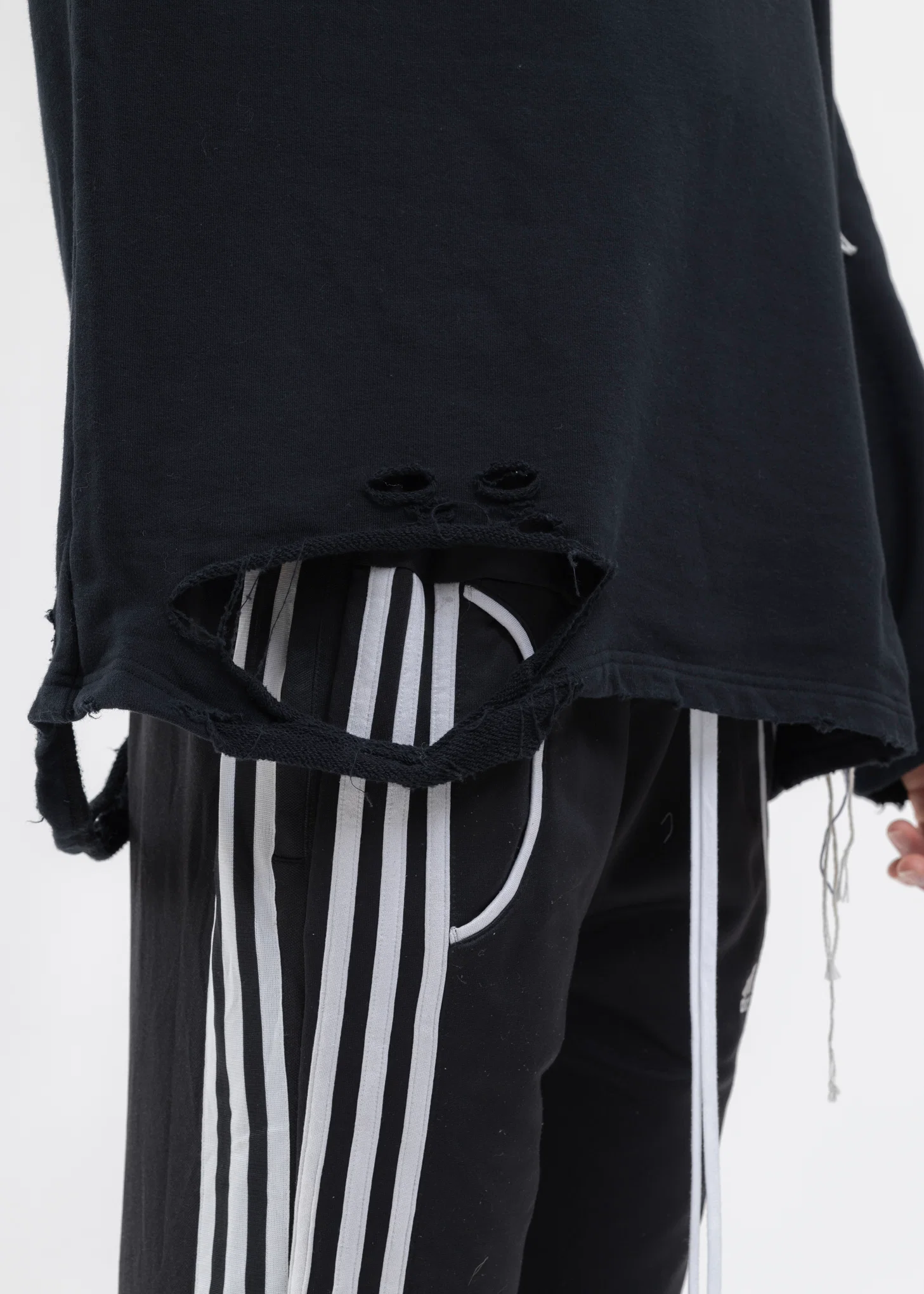 Black LOOPING DAMAGE SWEAT - Image 5