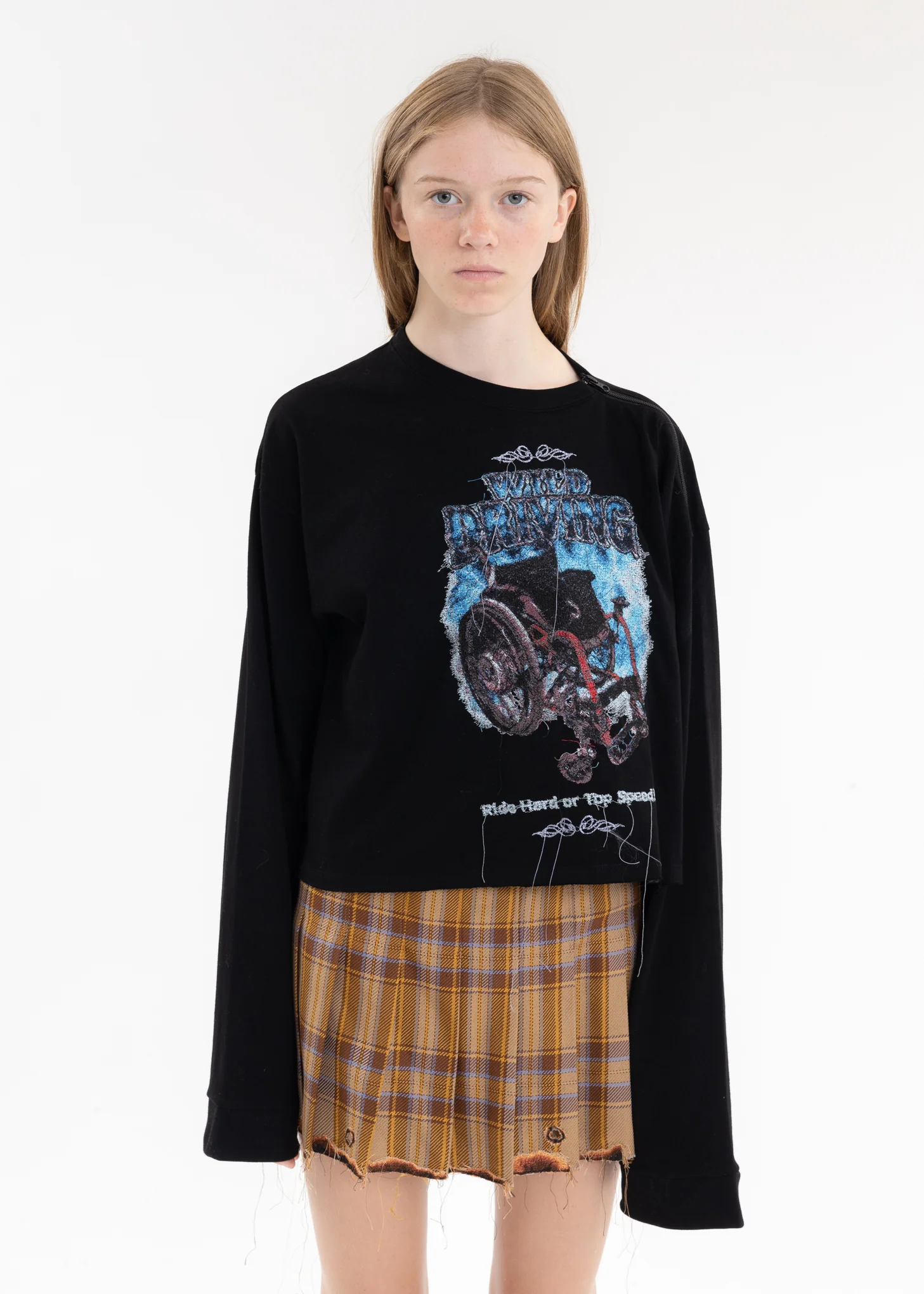 Black OFF-SHOULDER LONG SLEEVE T-SHIRT - Image 3