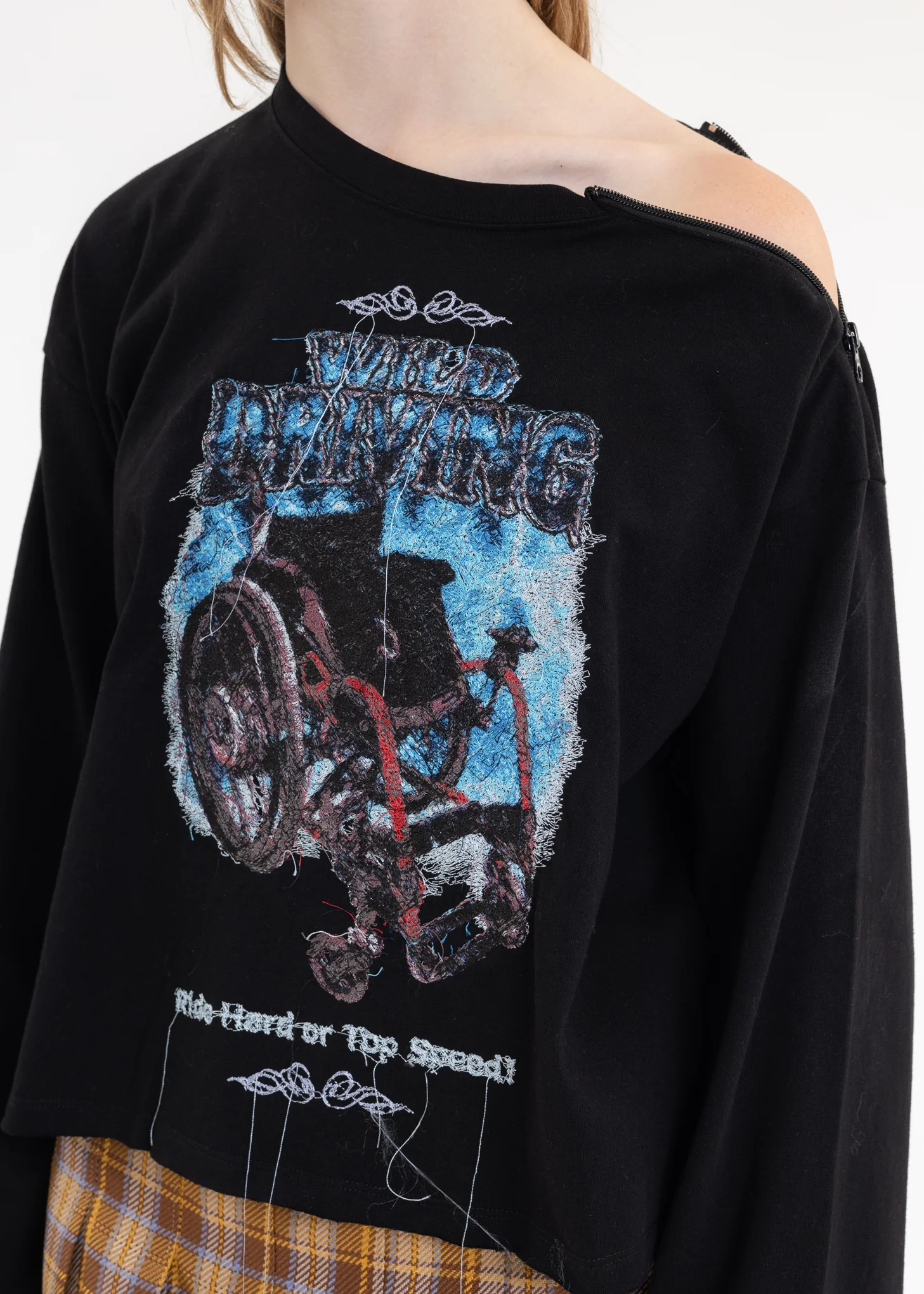 Black OFF-SHOULDER LONG SLEEVE T-SHIRT - Image 4