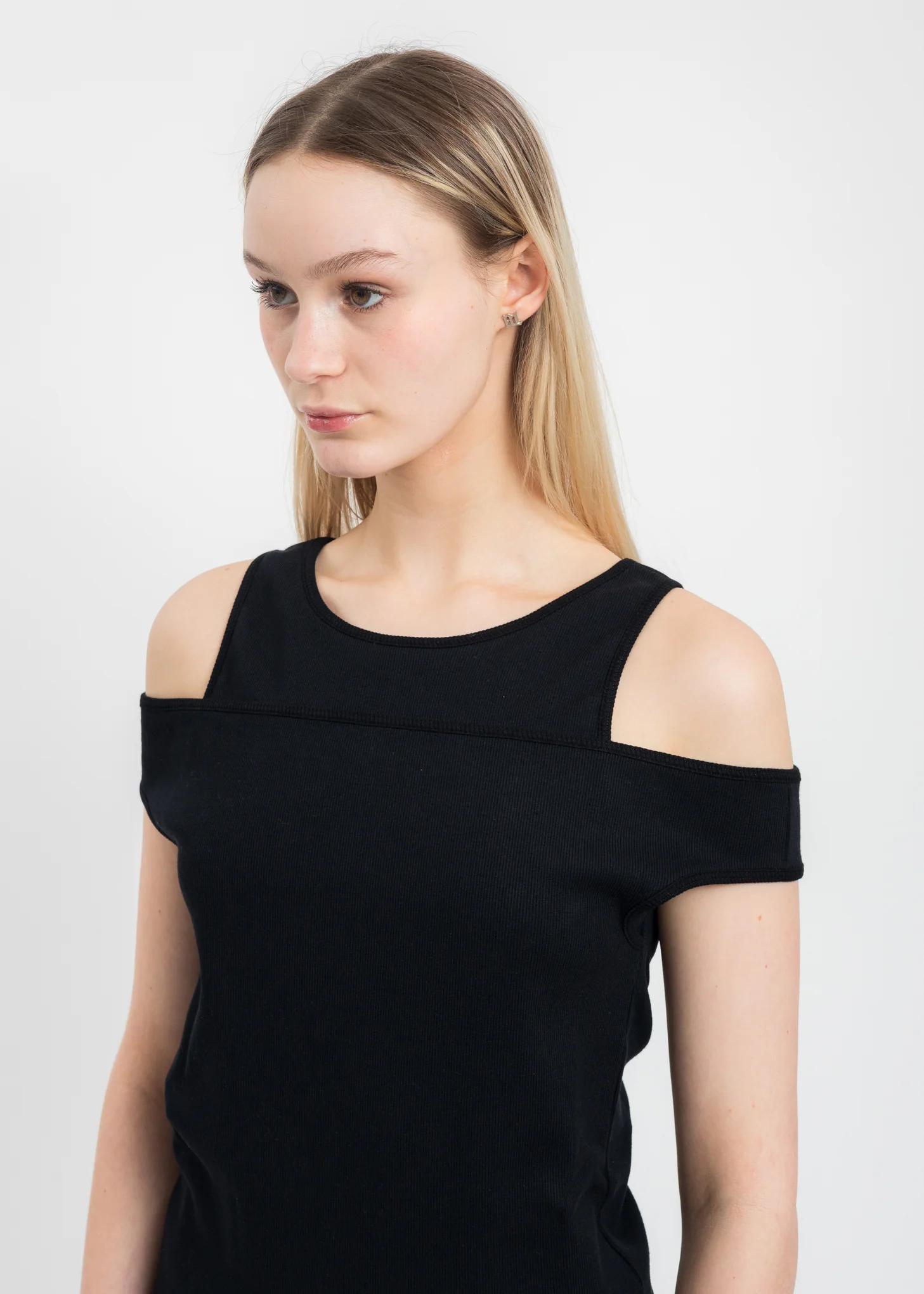 Black Off Shoulder Tank Top - Image 4