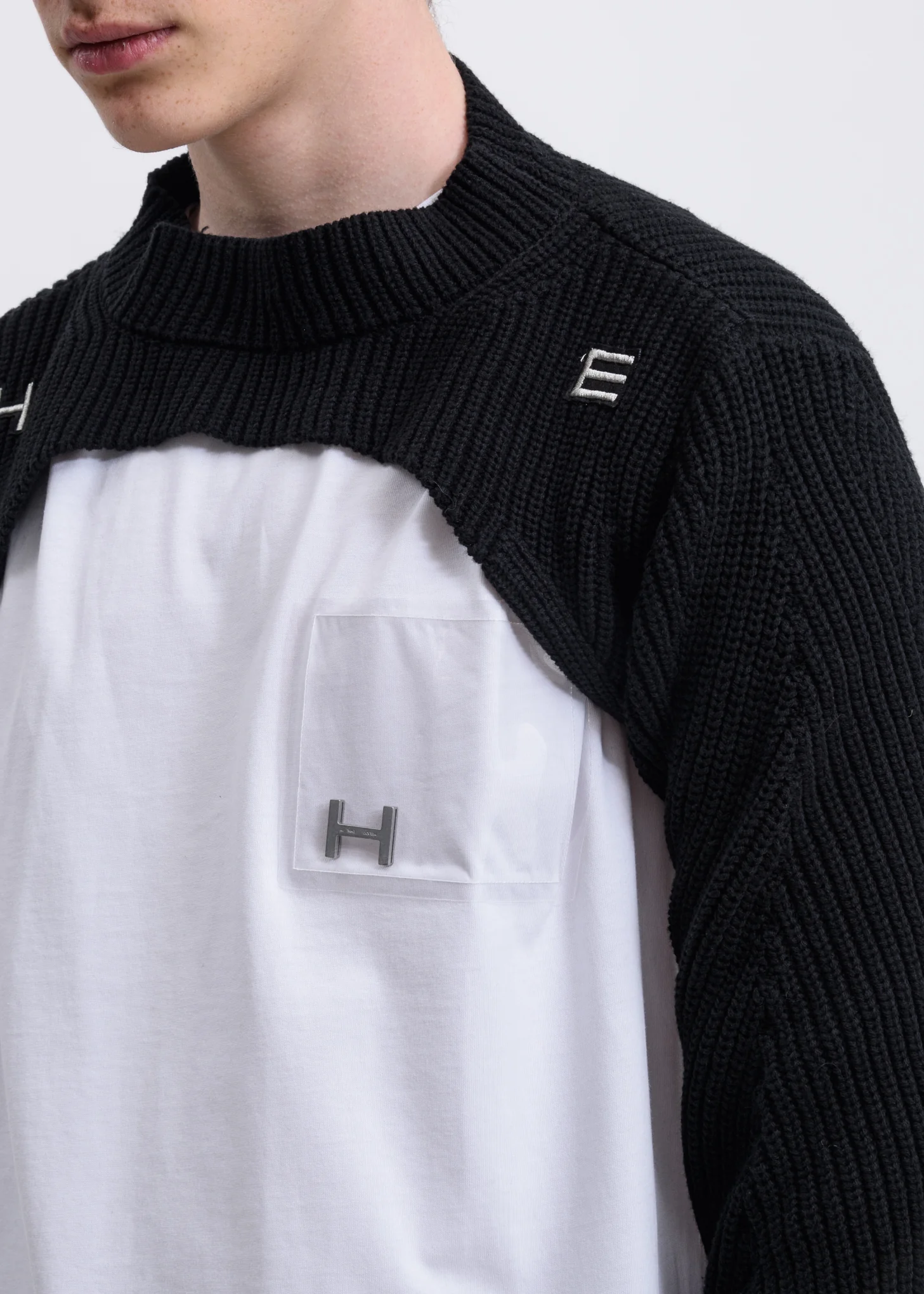 Black Open Bust Cropped Sweater - Image 3