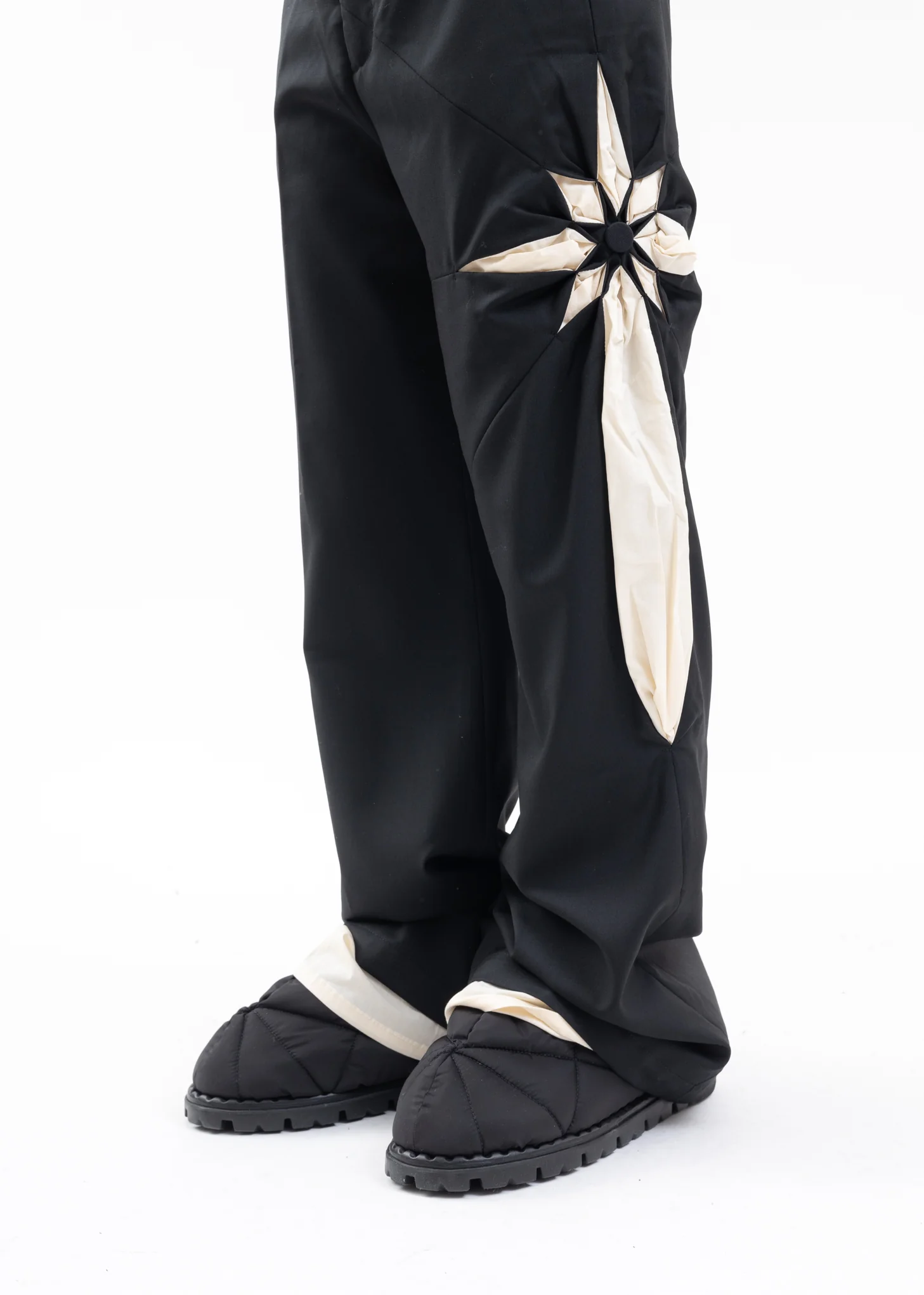 BLACK ORIGAMI FLOWER PANTS - Image 4