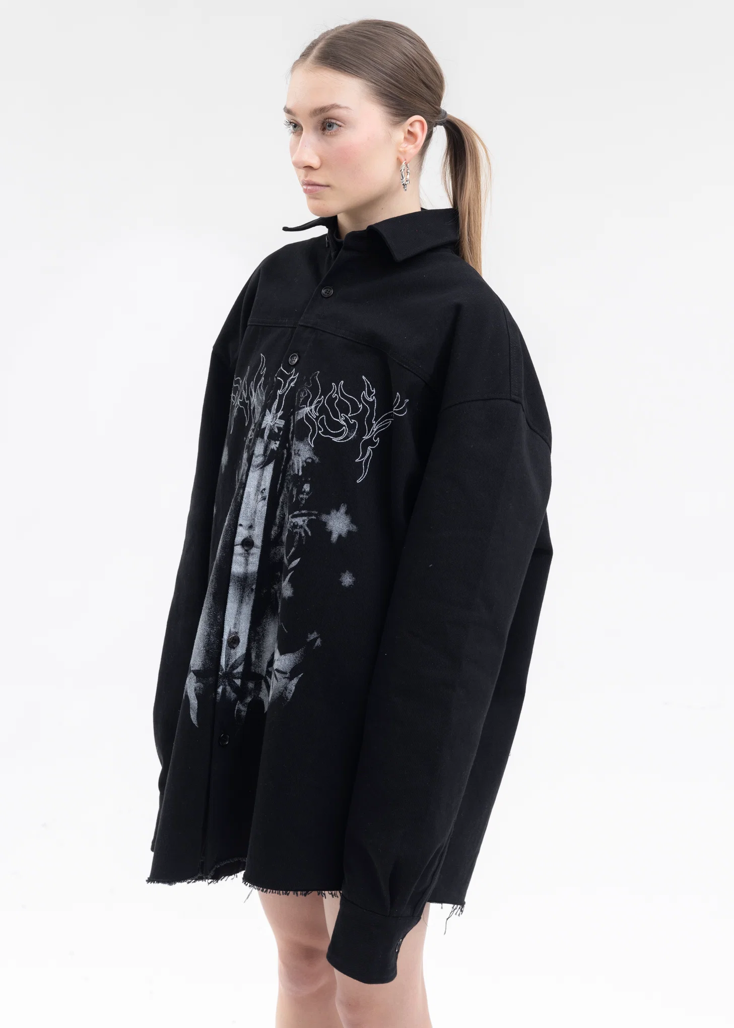 BLACK OVERSIZED DENIM SHIRT WITH GRAPHIC PRINT - Image 2