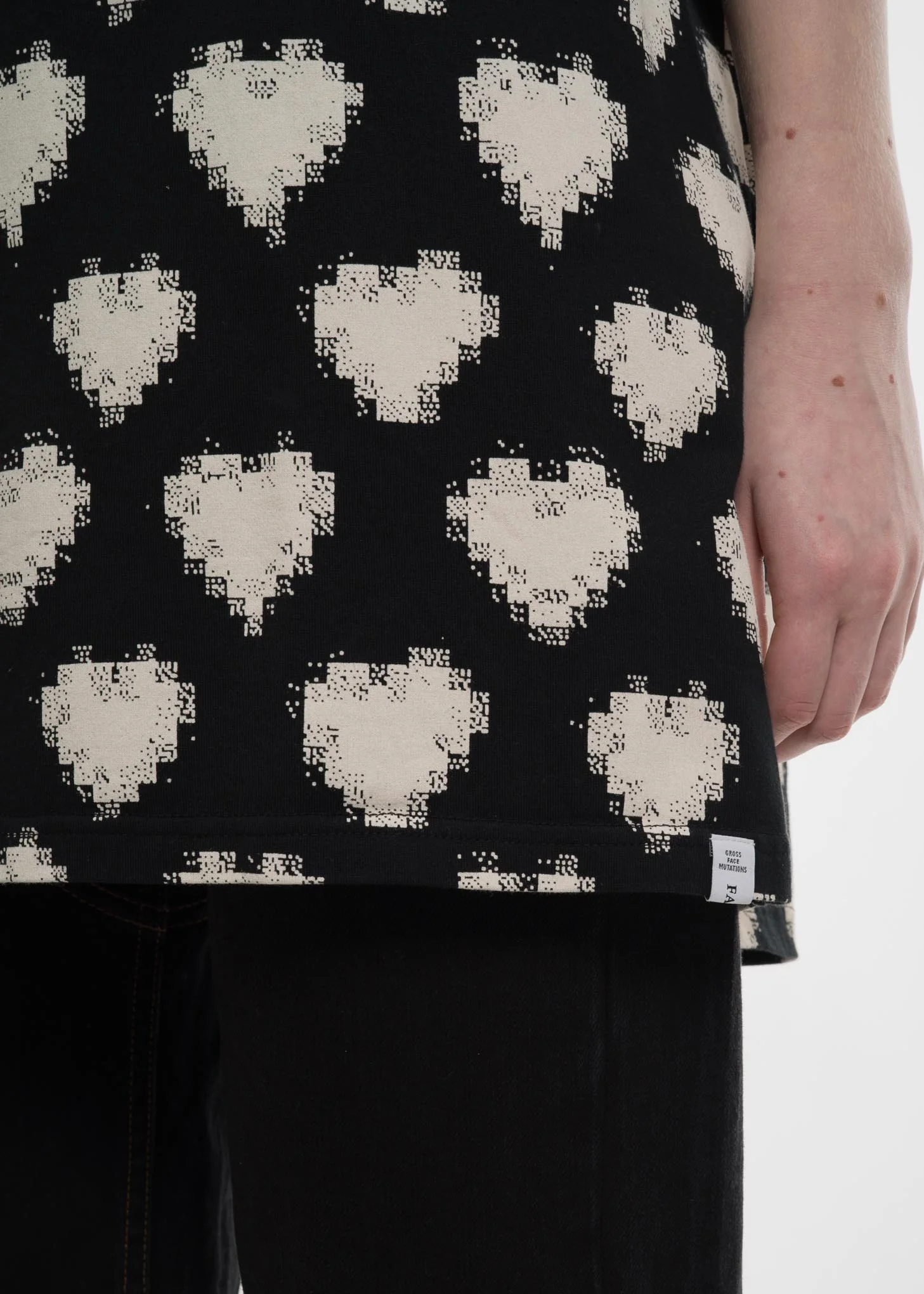 Black Oversized Heart T-Shirt - Image 5