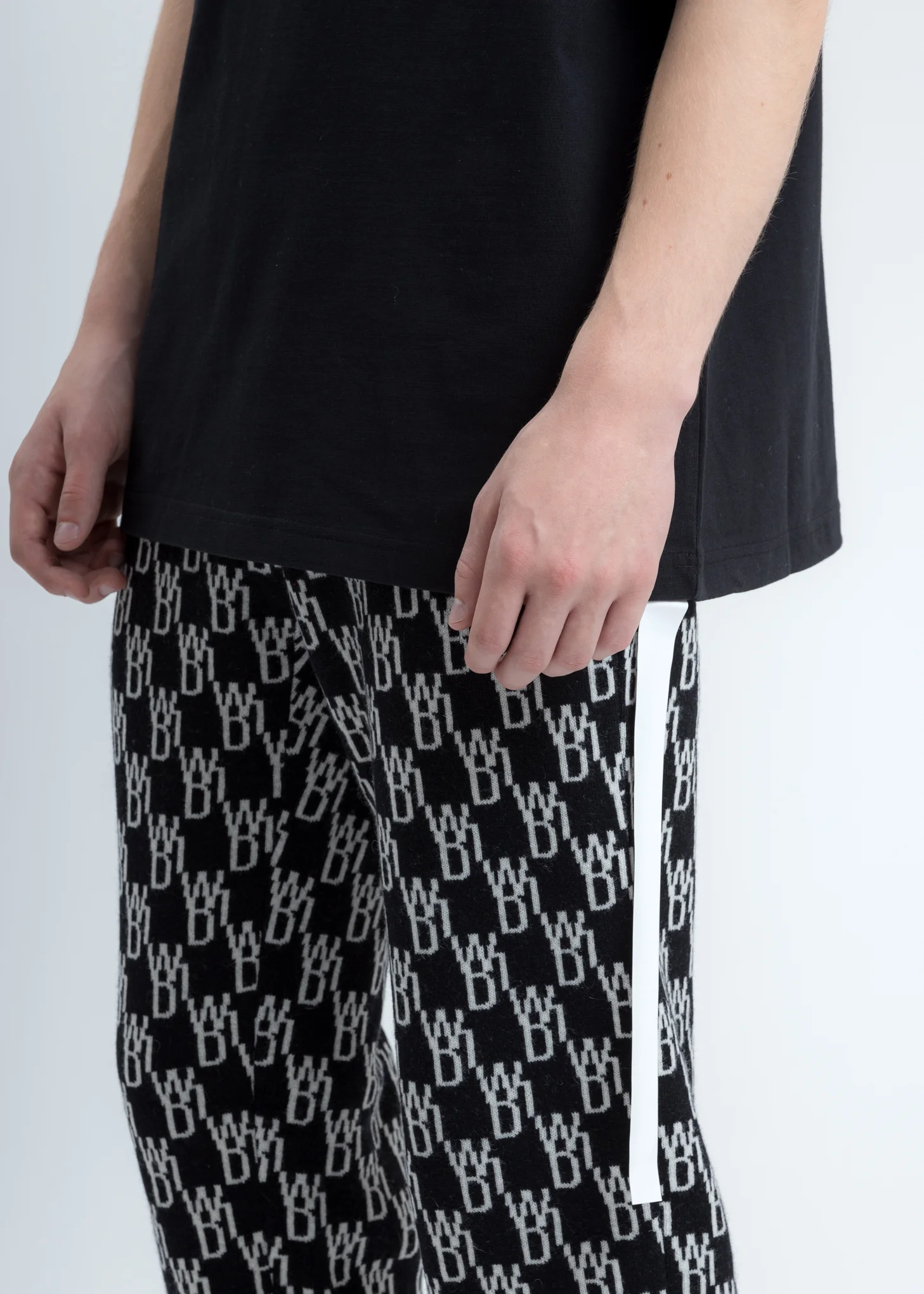 Black Pearl Logo T-Shirt - Image 6