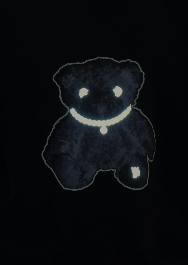 BLACK PEARL NECKLACE TEDDY T-SHIRT (REFLECTIVE) - Image 2