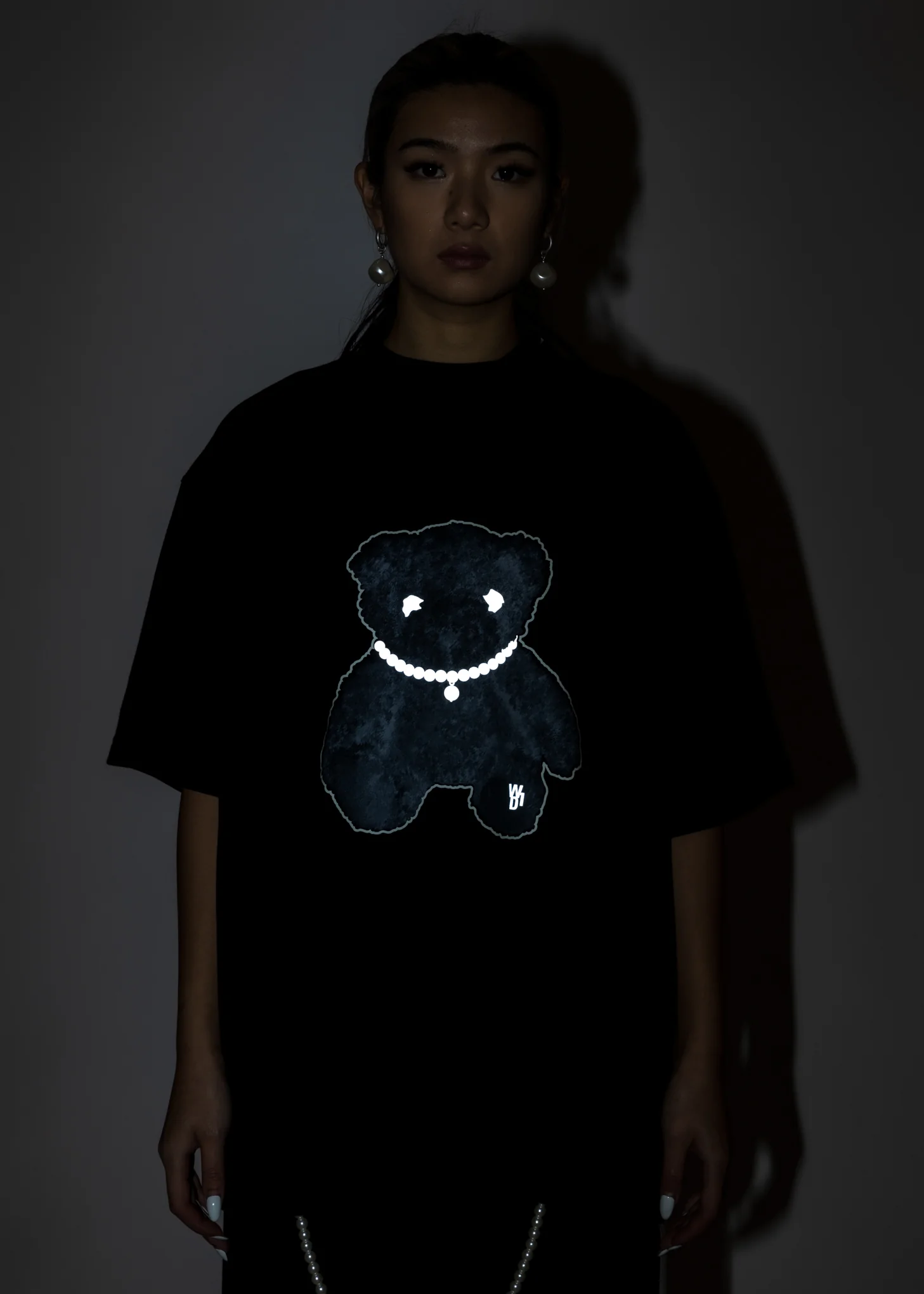 Black Pearl Necklace Teddy T-Shirt (Reflect) - Image 2