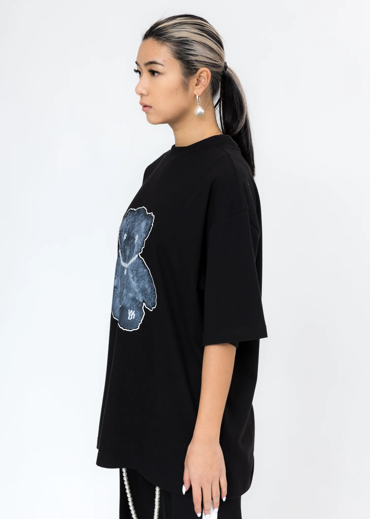 Black Pearl Necklace Teddy T-Shirt (Reflect) - Image 3