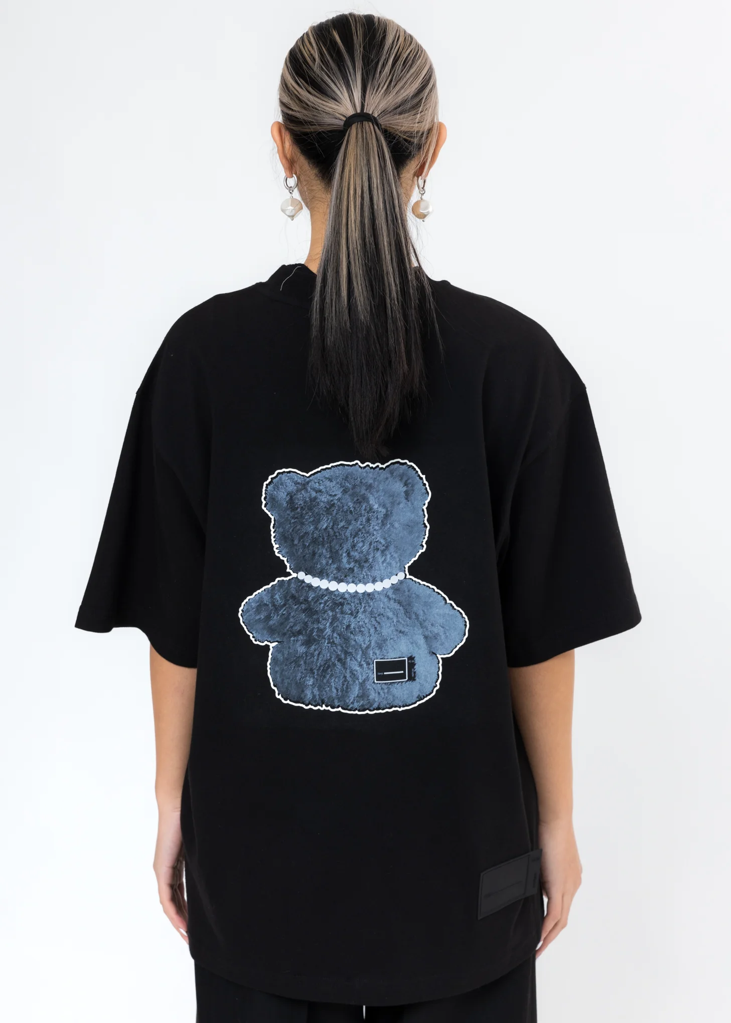 Black Pearl Necklace Teddy T-Shirt (Reflect) - Image 4