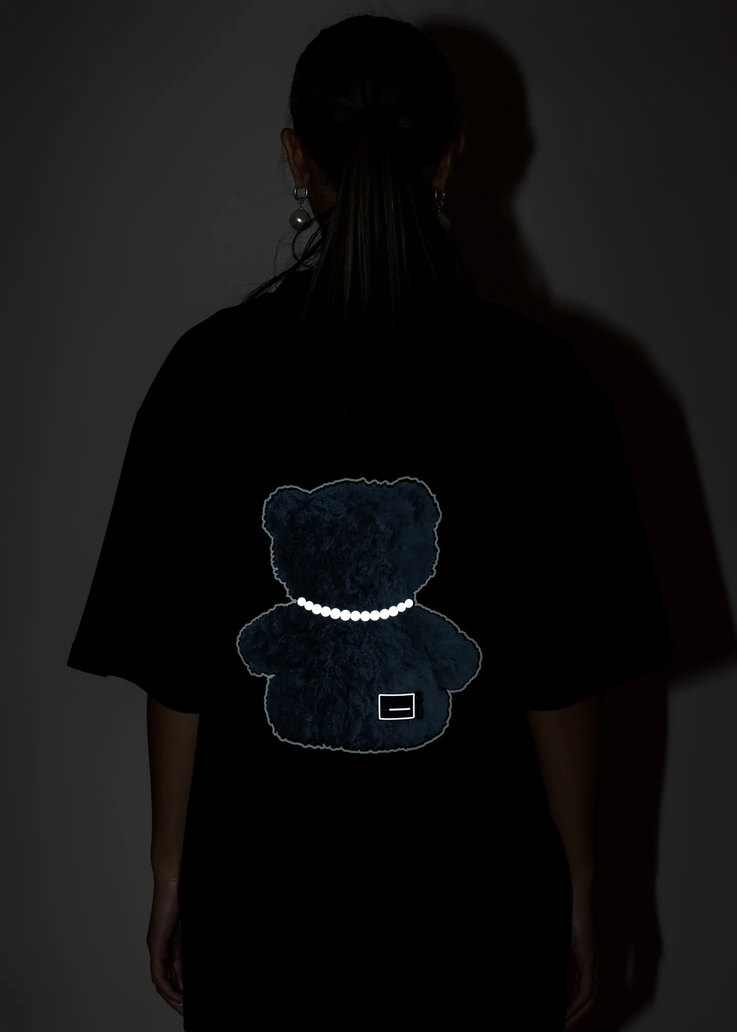 Black Pearl Necklace Teddy T-Shirt (Reflect) - Image 5