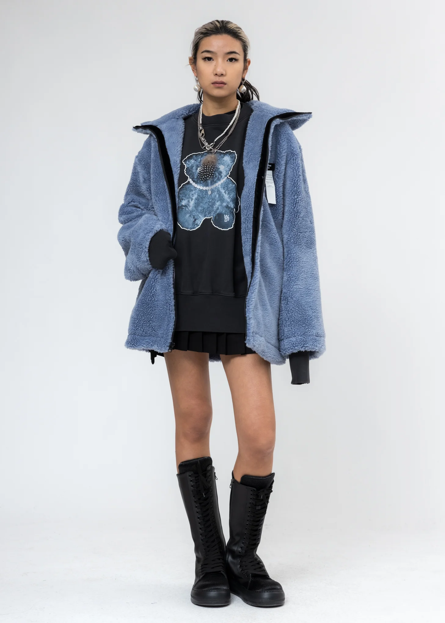 Black Pearl Necklace Teddy T-Shirt (Reflect) - Image 7