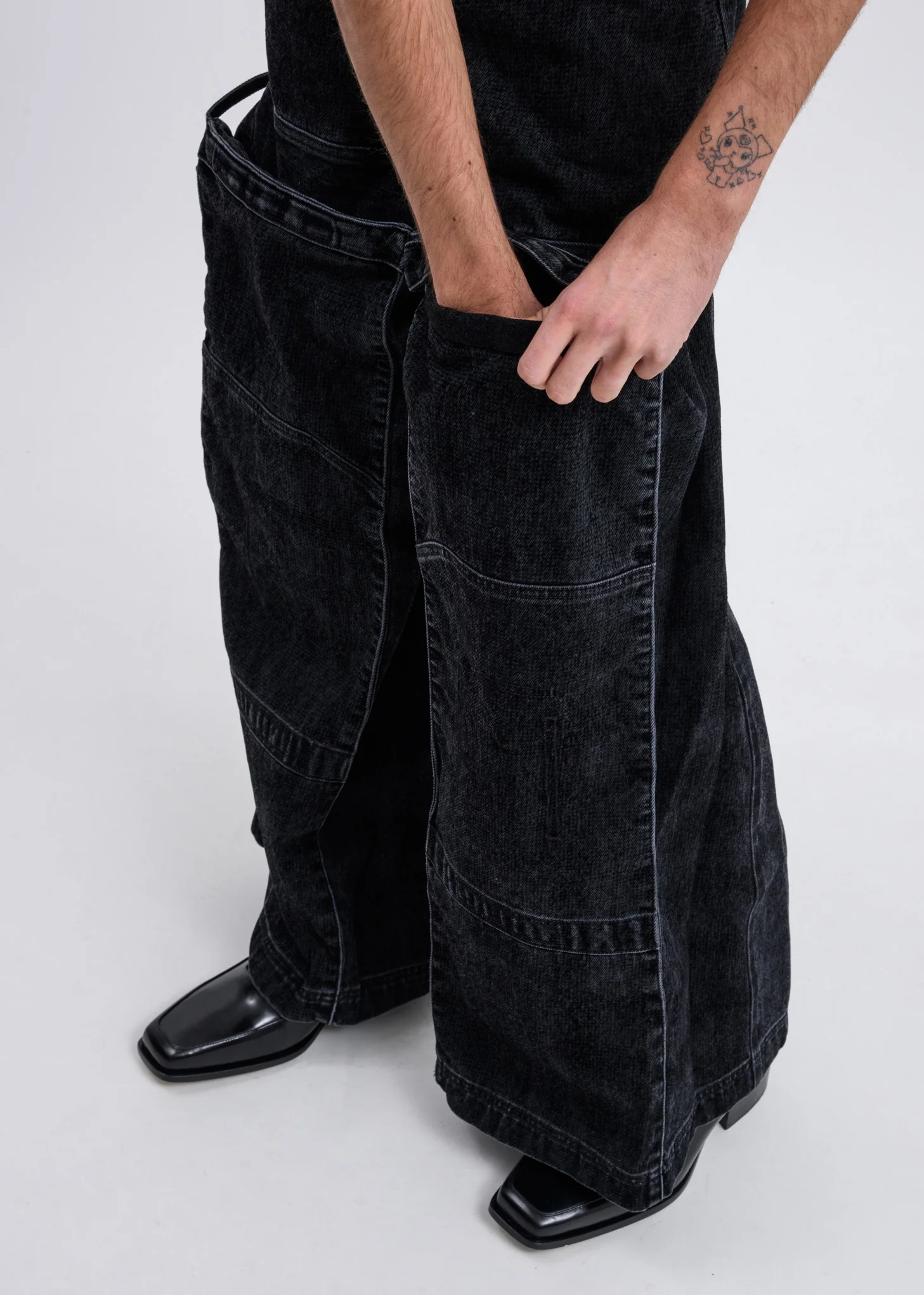 Black Pop-Up Cargo Trouser - Image 2