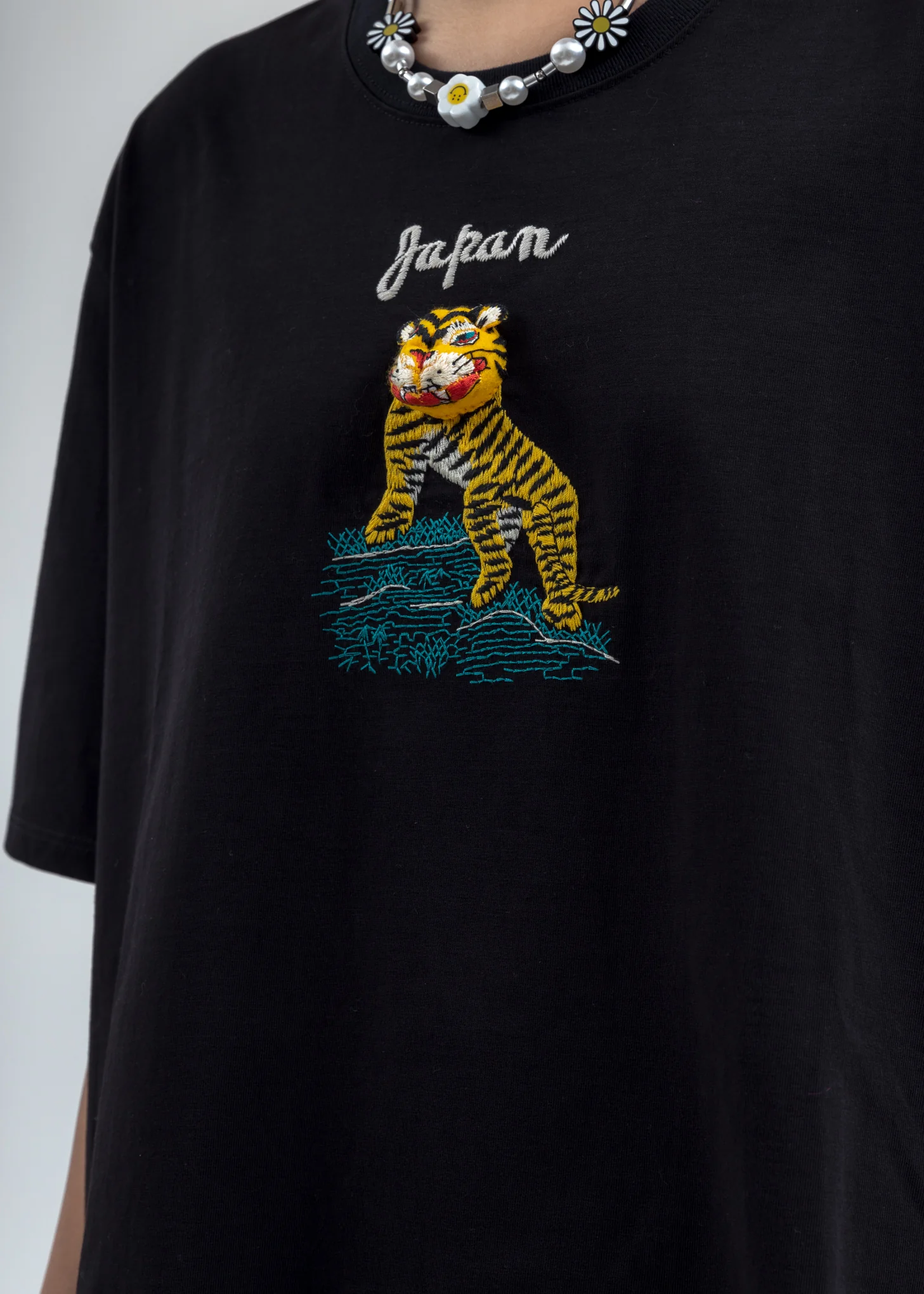 Black Puppet Animal Embroidery T-Shirt - Image 2