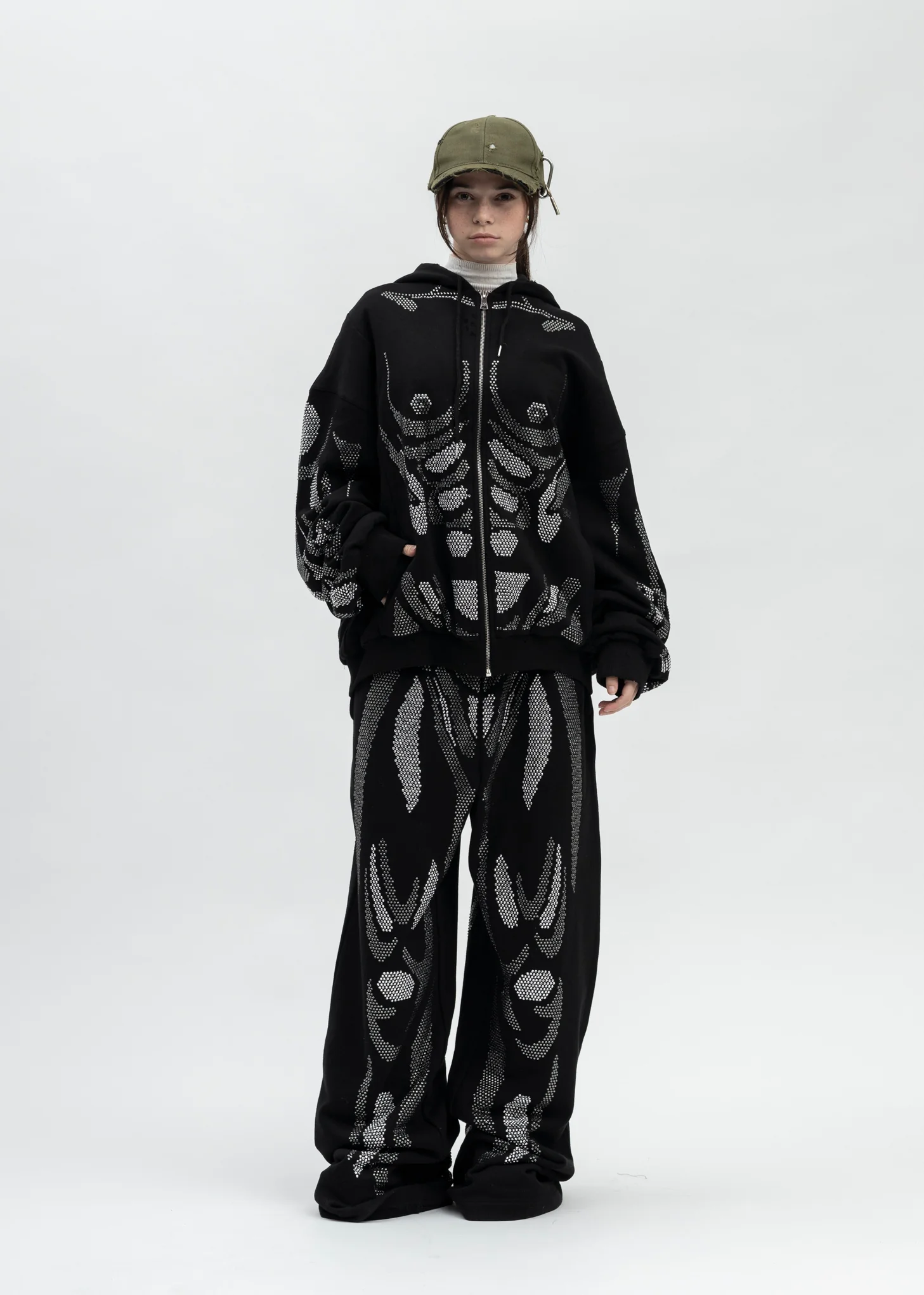 BLACK RHINESTONES RHINESTONES ZIP-UP HOODIE - Image 5
