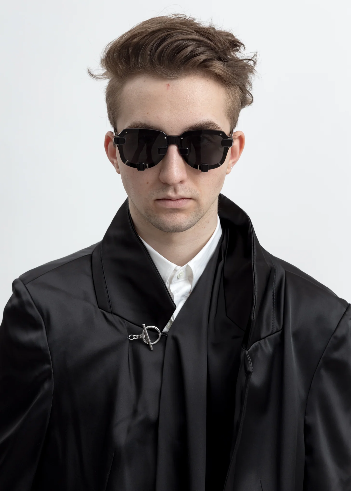 Black Round Sunglasses - Image 4