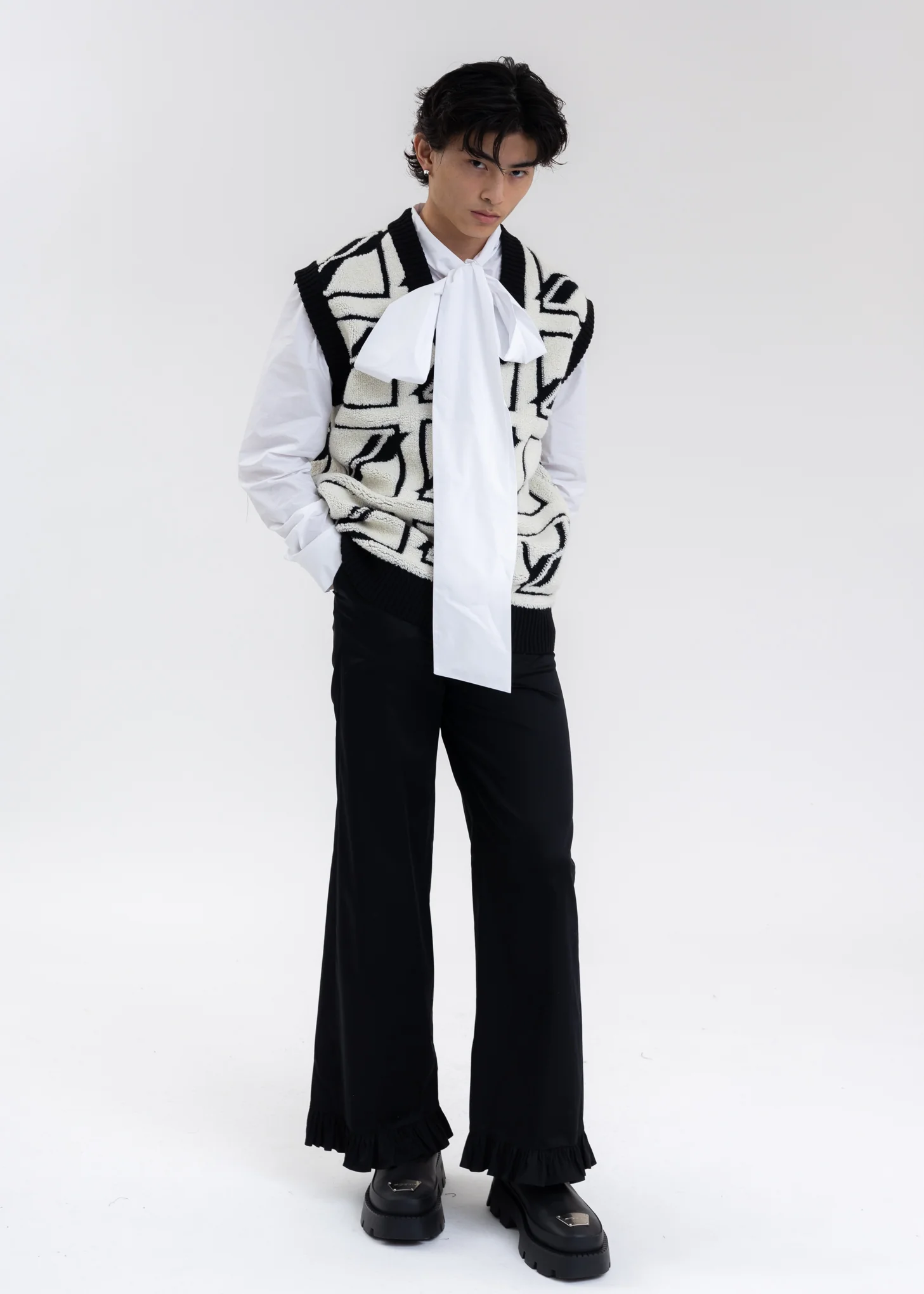 BLACK RUFFLE DETAIL REGULAR FIT TROUSERS - Image 8