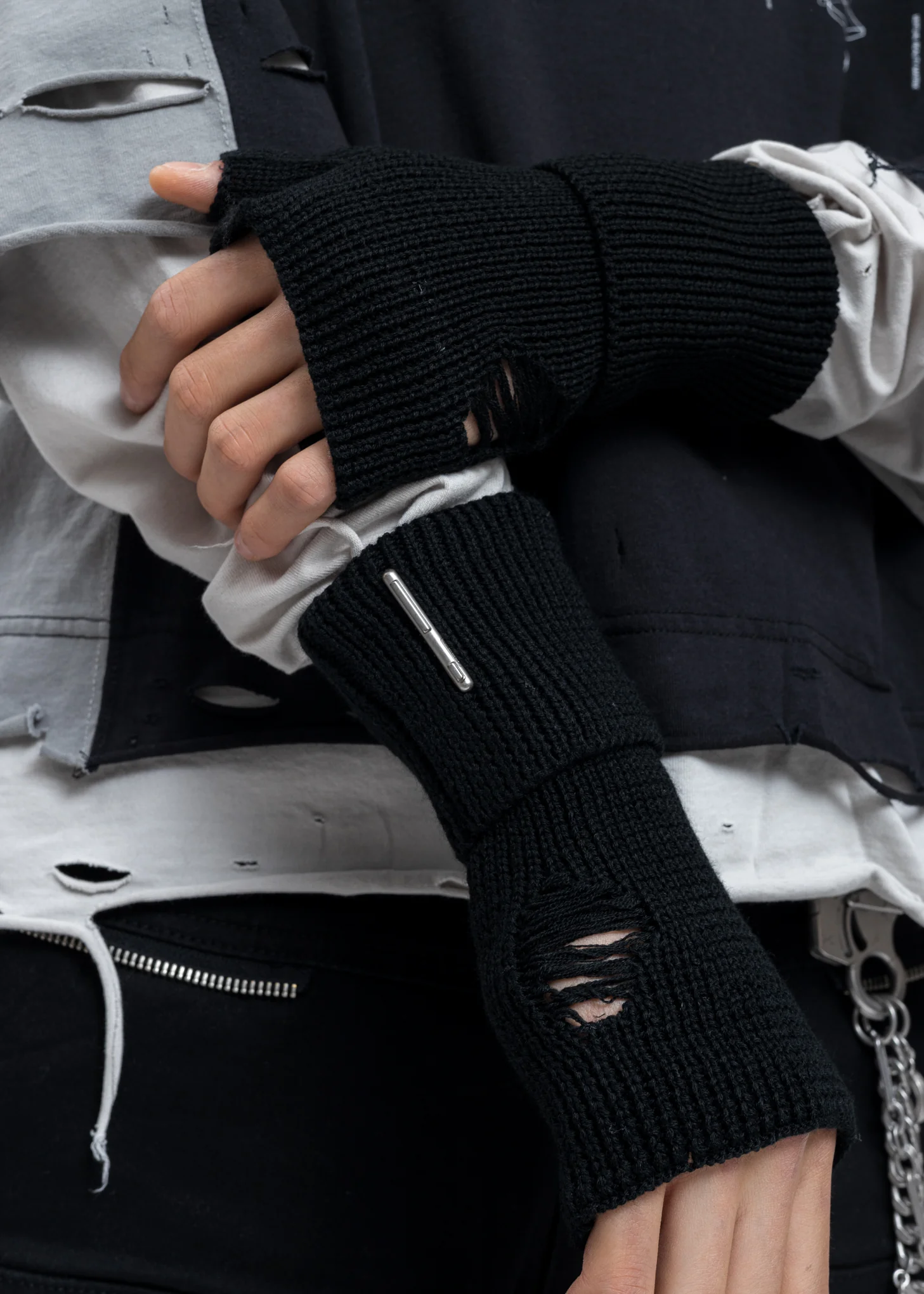 Black Ruin Distressed Half-Hand Gloves - Image 2