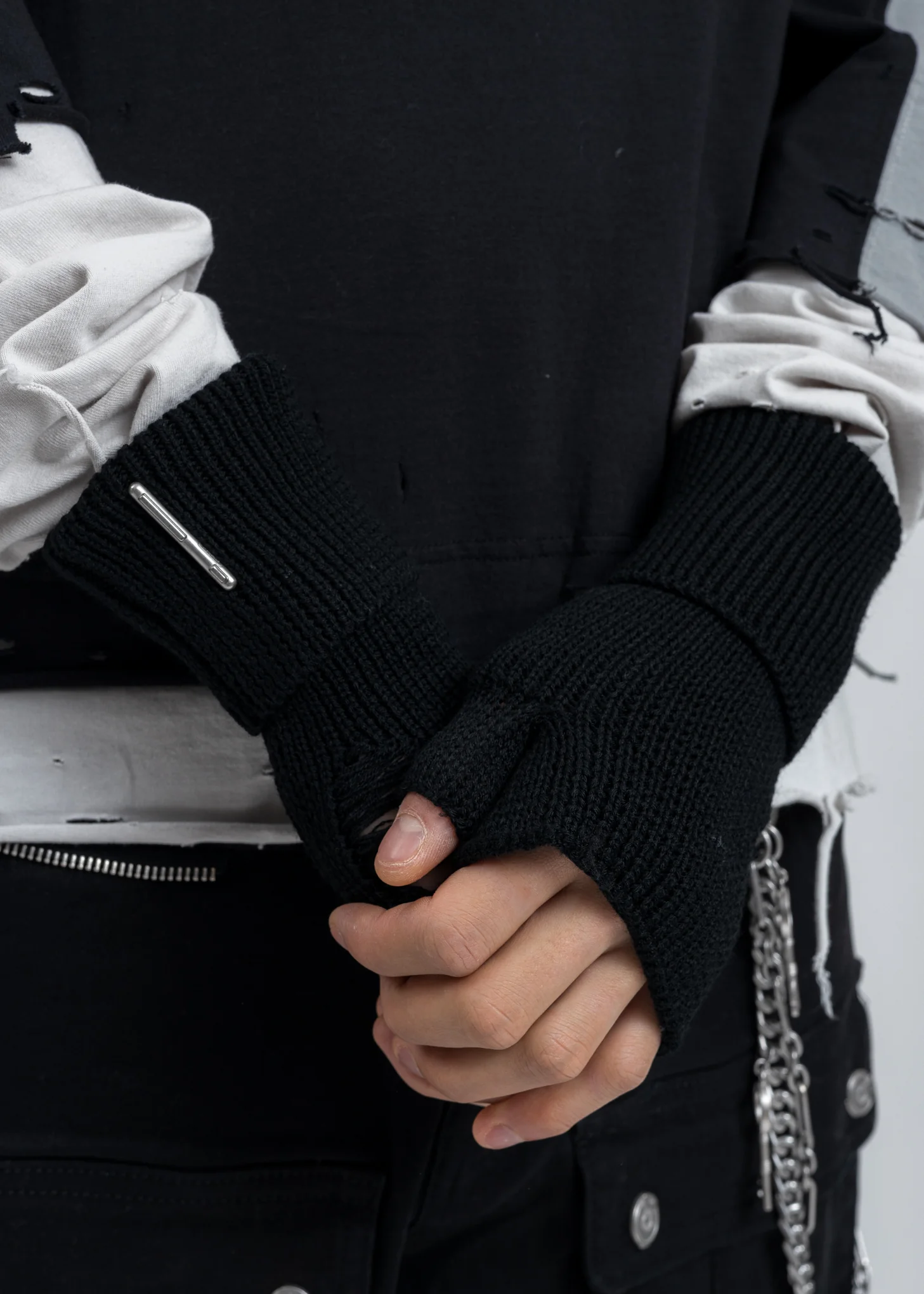 Black Ruin Distressed Half-Hand Gloves - Image 3