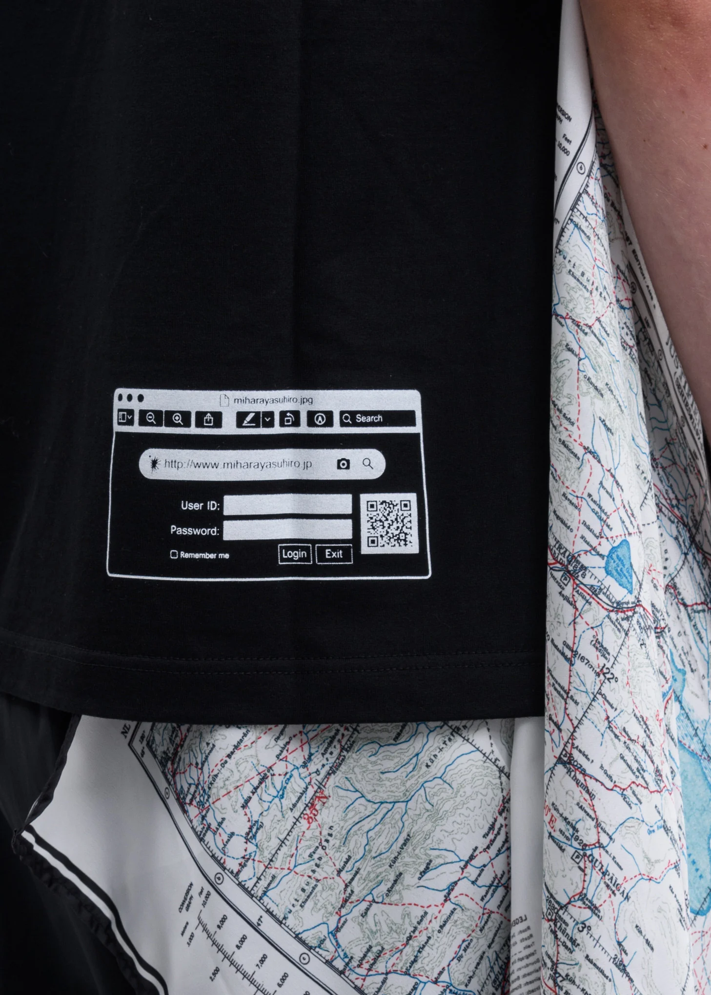 Black Scarf T-Shirt - Image 5