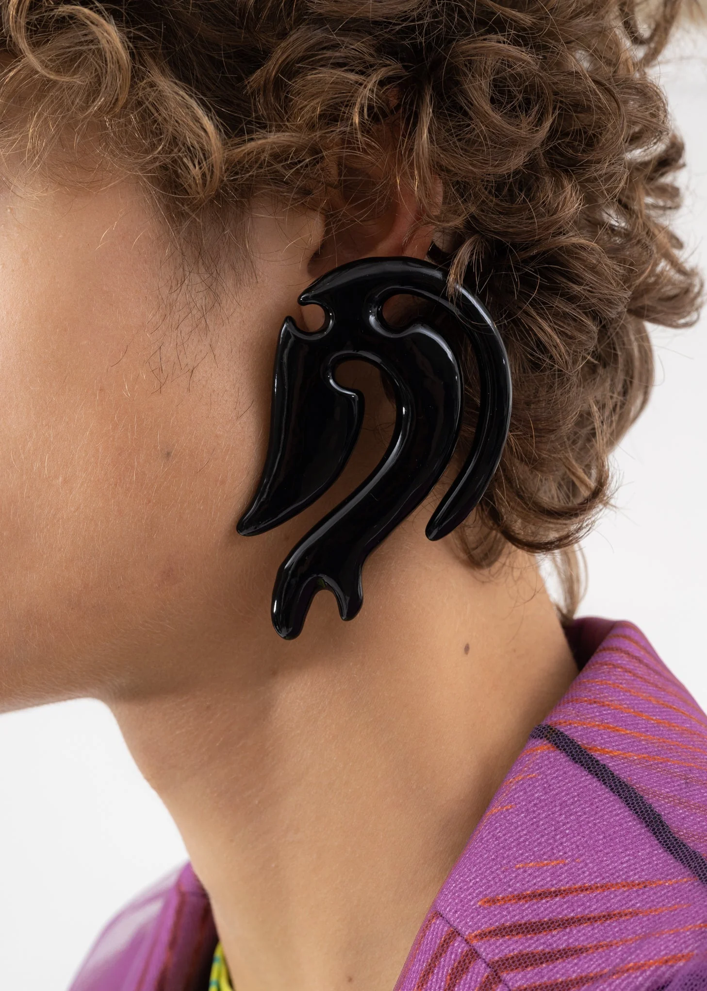 BLACK SCULPTED EARRING -Single - Image 5
