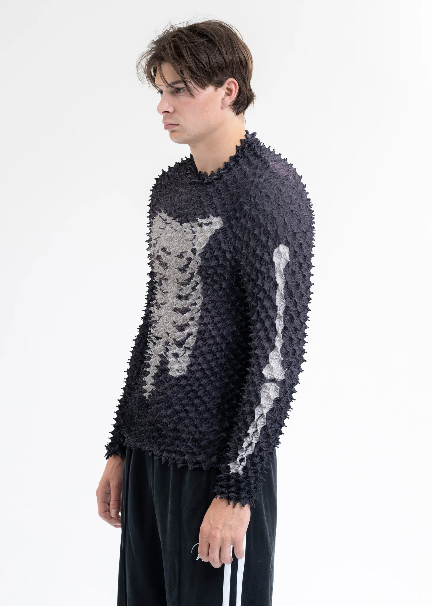 BLACK "SHIBORI" OVERSIZED LONG SLEEVE T-SHIRT - Image 3