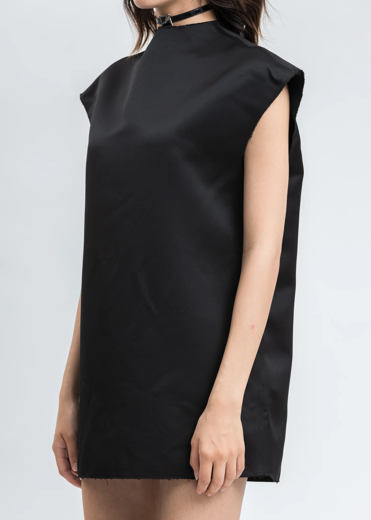 Black Sleeves Oversize Dress With Choker - Image 4