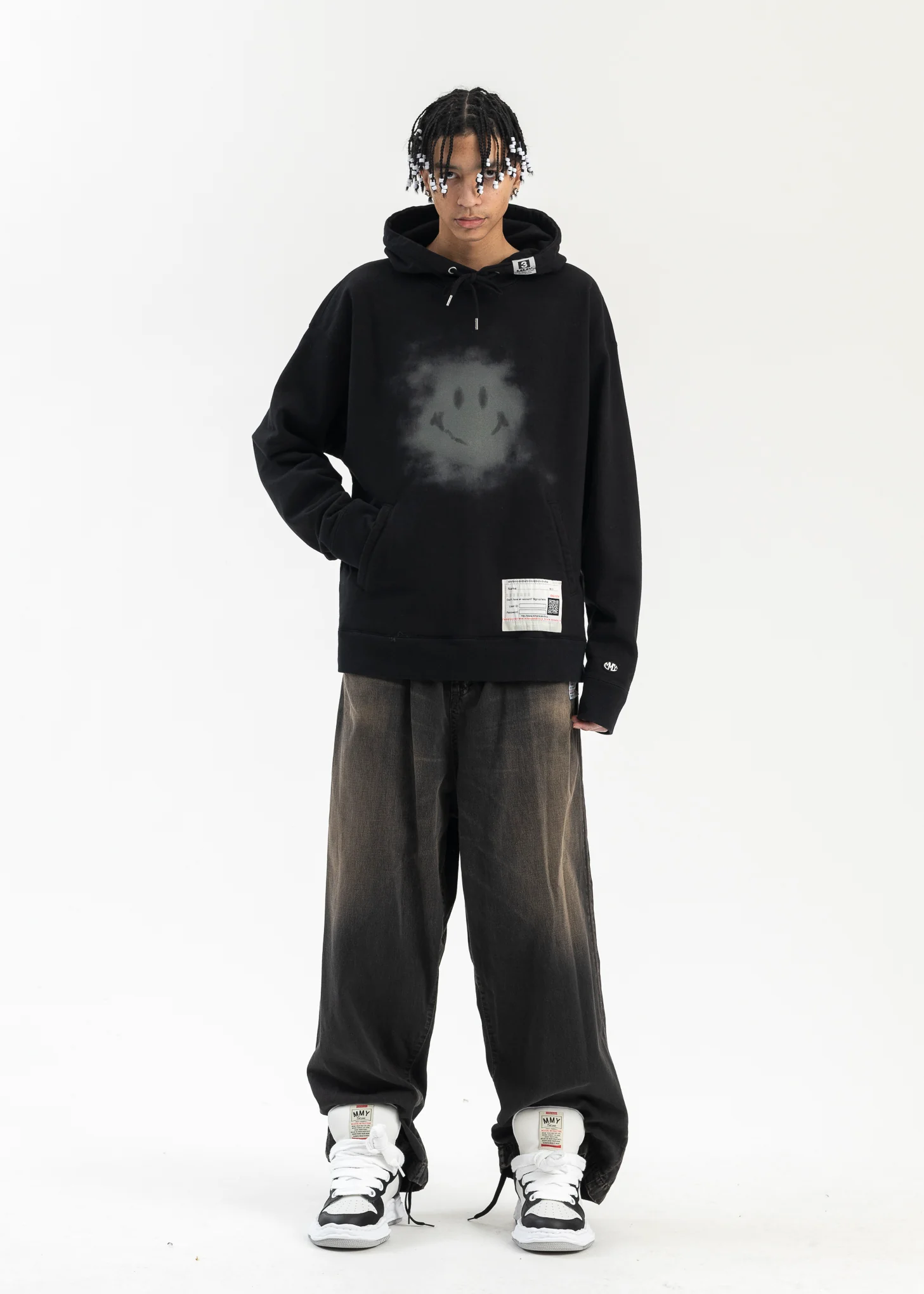 BLACK SMILY FACE PRINTED HOODIE - Image 5