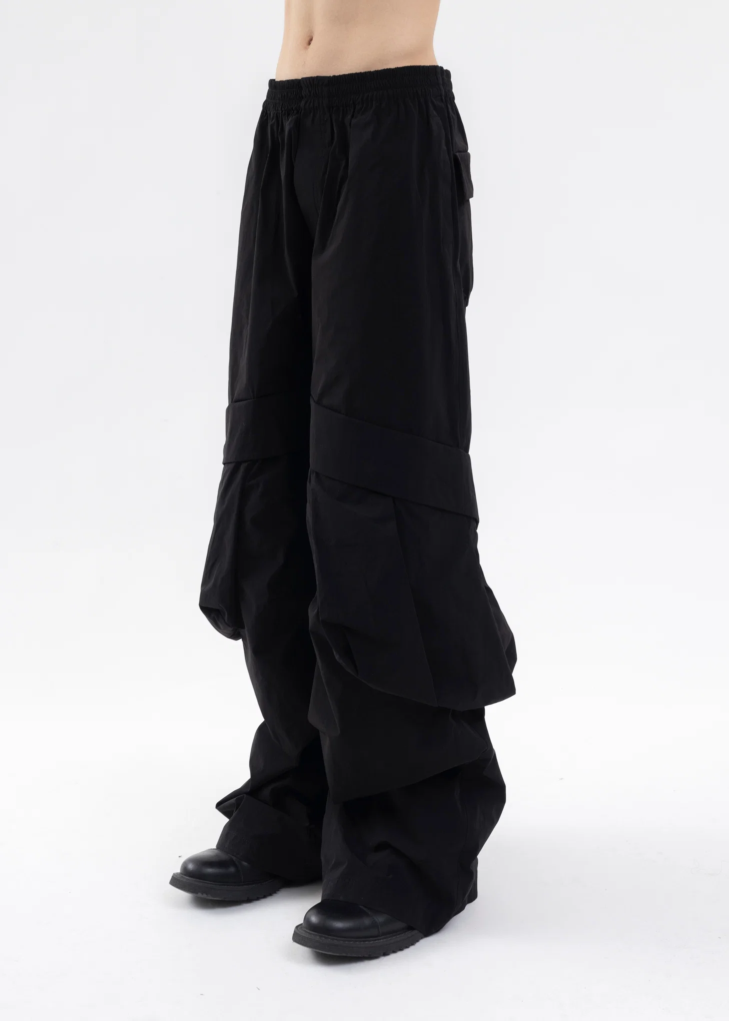 BLACK STITCHED POCKET CARGO PANTS - Image 2