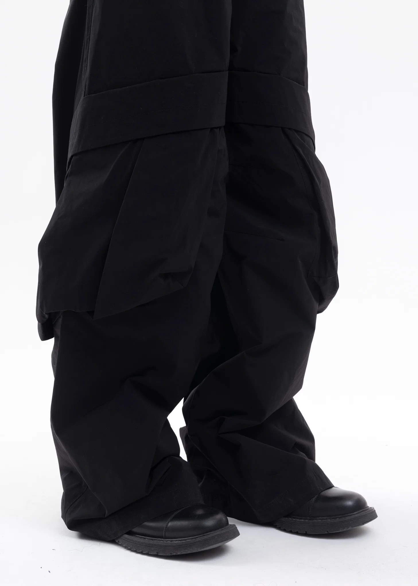 BLACK STITCHED POCKET CARGO PANTS - Image 4