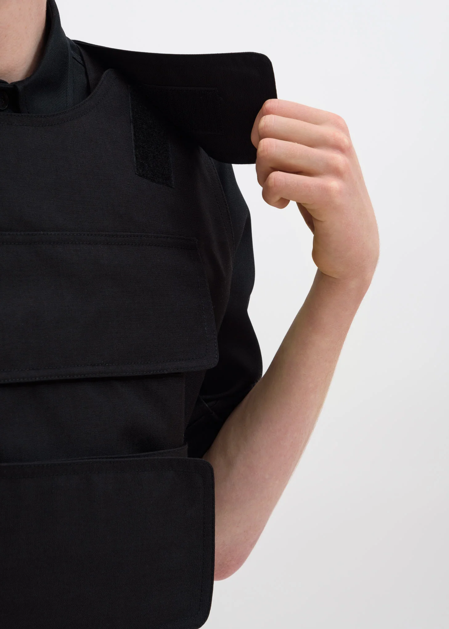 Black Tactical Vest - Image 3