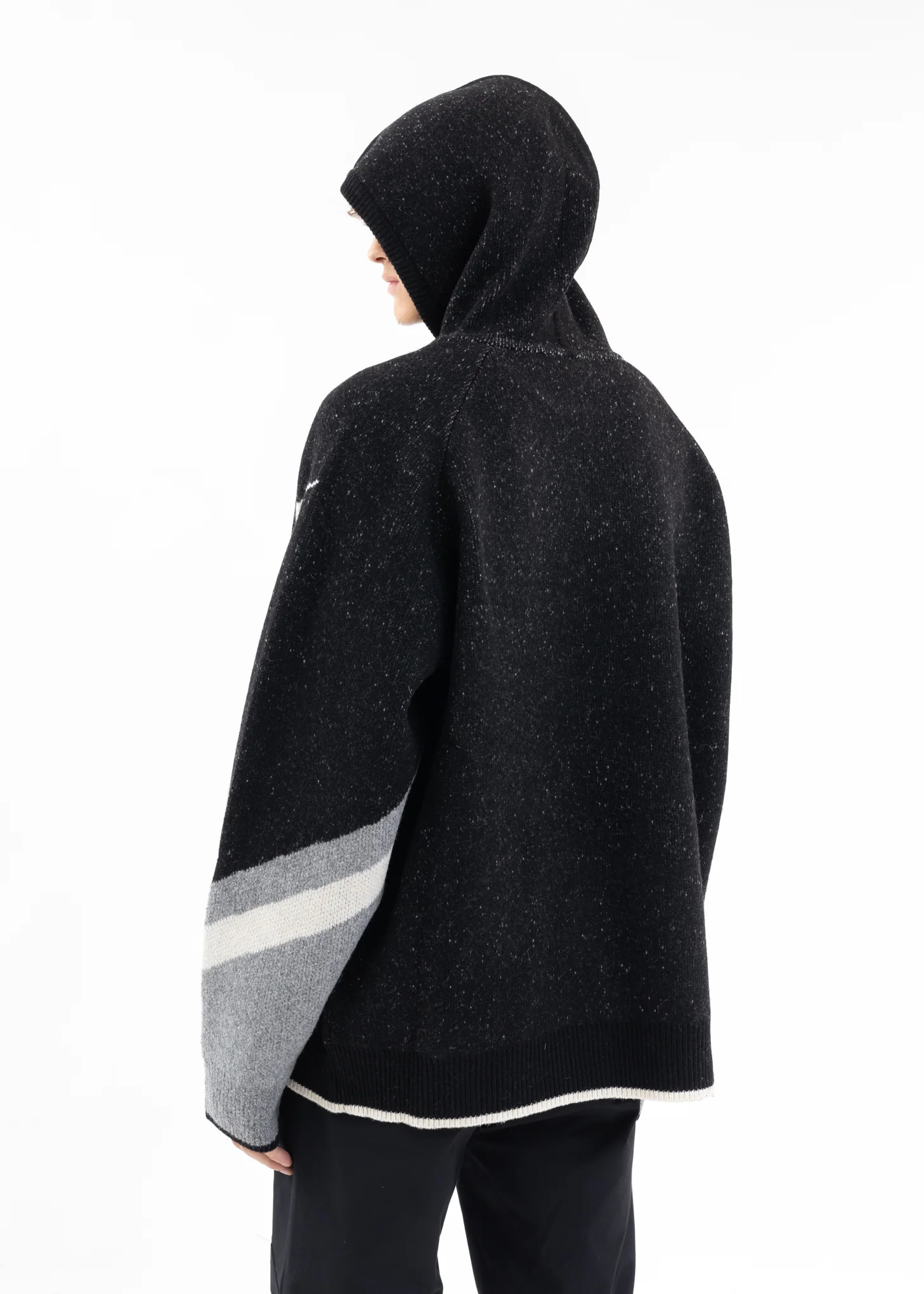BLACK THUNDER D LOGO GRAPHIC KNIT HOODIE - Image 2