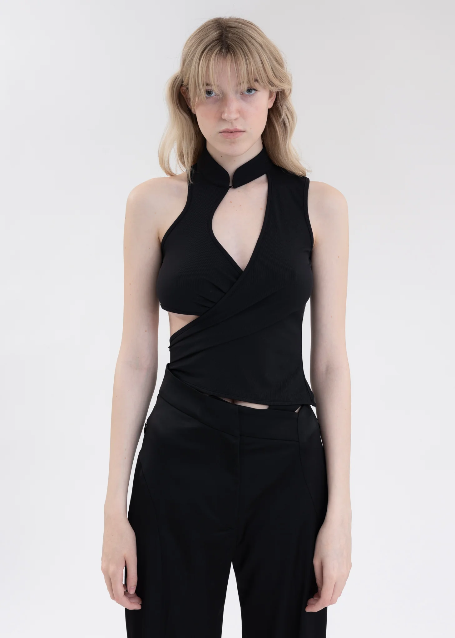BLACK TIE KNOT TOP