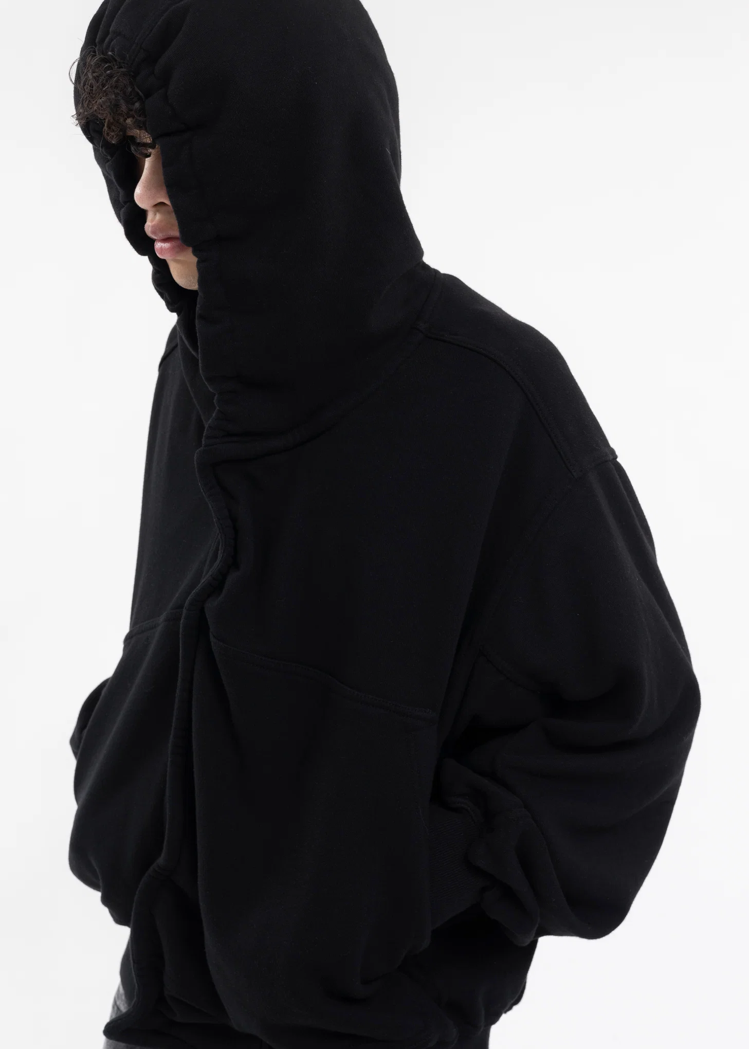 BLACK TWISTED LOOSE-FIT ZIP-UP HOODIE - Image 4