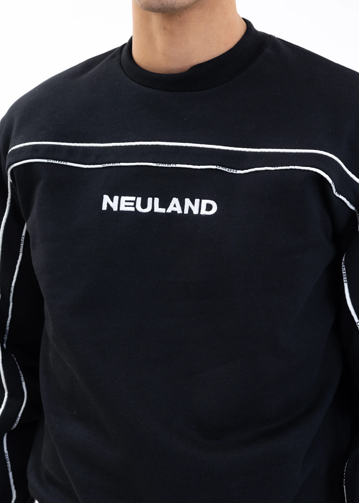 BLACK W WHITE EMBROIDERY CREWNECK - Image 5