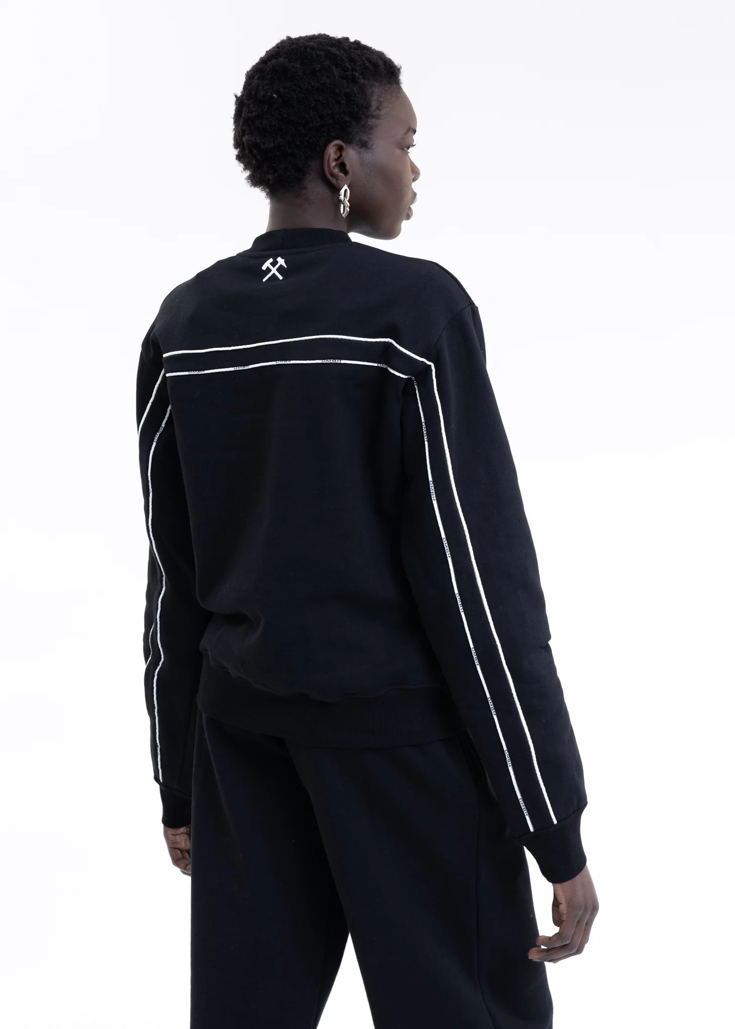BLACK W WHITE EMBROIDERY CREWNECK - Image 2