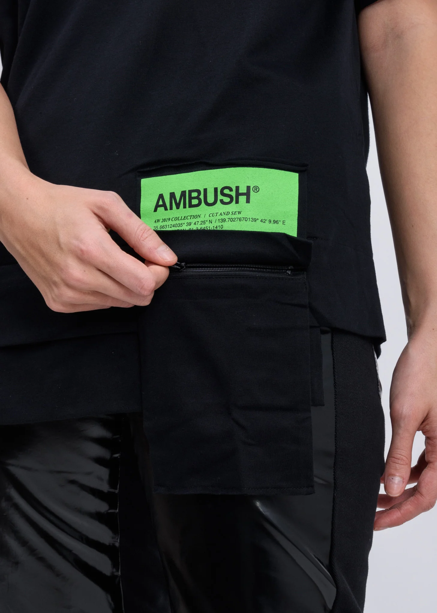 Black Waist Pocket T-Shirt - Image 2
