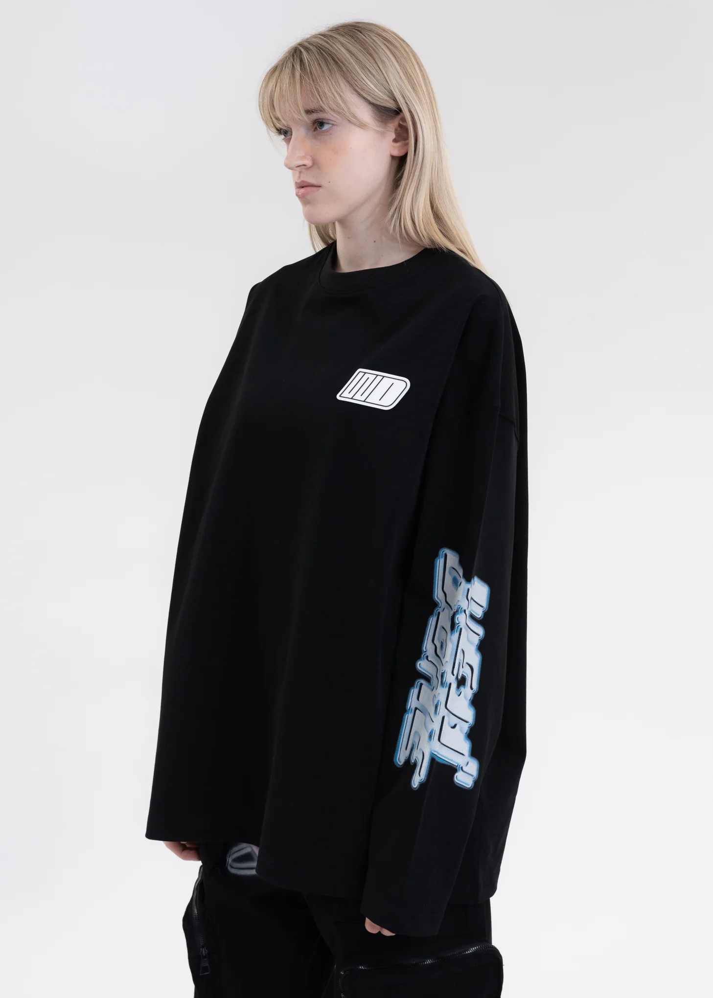 BLACK WE11DONE CHARACTER LOGO LONG-SLEEVED T-SHIRT - Image 2