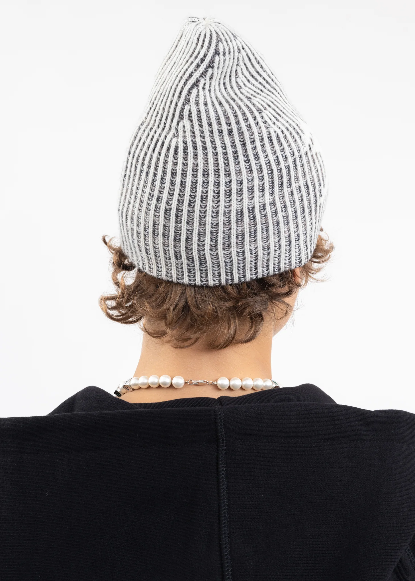 BLACK/WHITE KNITTED BEANIE - Image 3