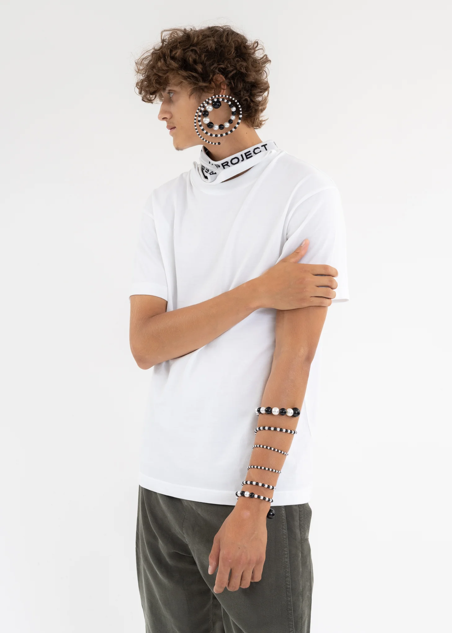 BLACK / WHITE / SILVER SPIRAL BEAD BRACELET - Image 2