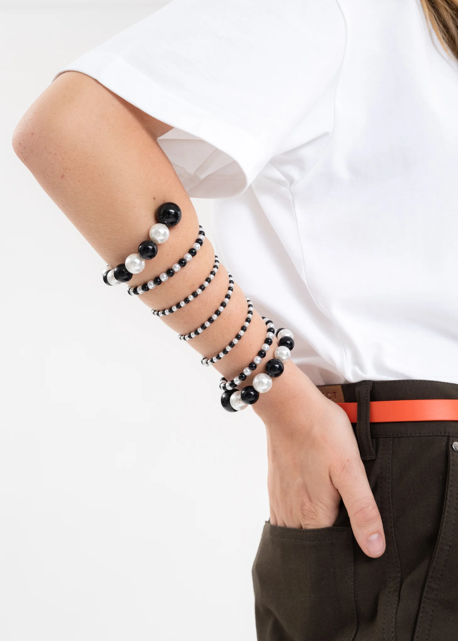 BLACK / WHITE / SILVER SPIRAL BEAD BRACELET - Image 3