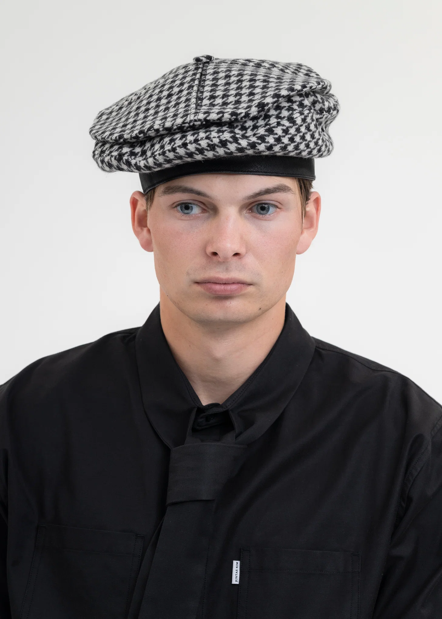 BLACK/WHITE SLASHED WOOL BERET (HOUNDSTOOTH)