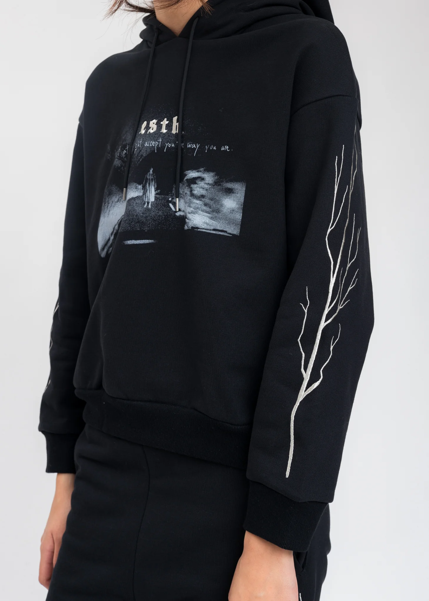 Black Wood Short Hoodie - Image 2