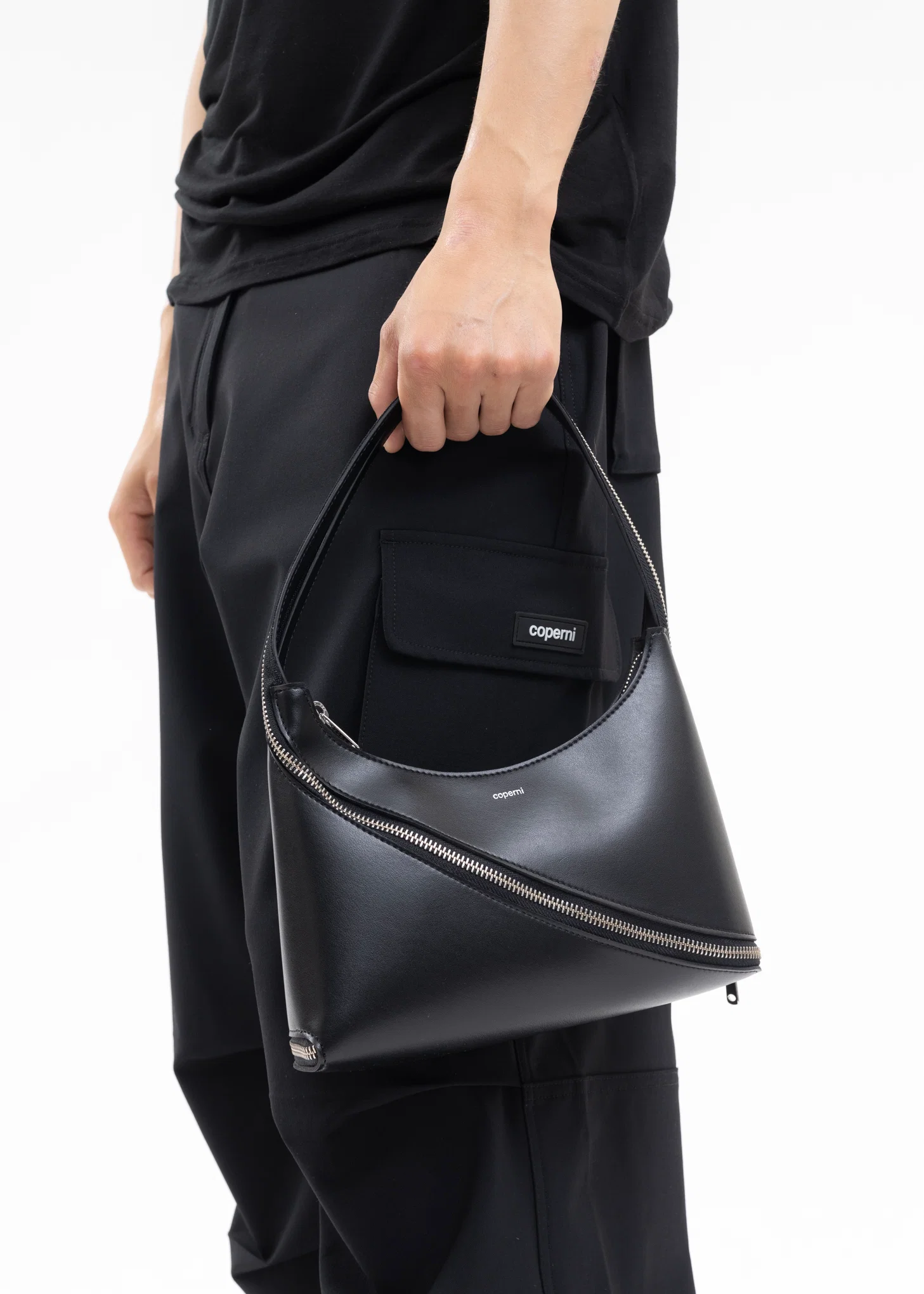 BLACK ZIP BAGUETTE BAG - Image 2