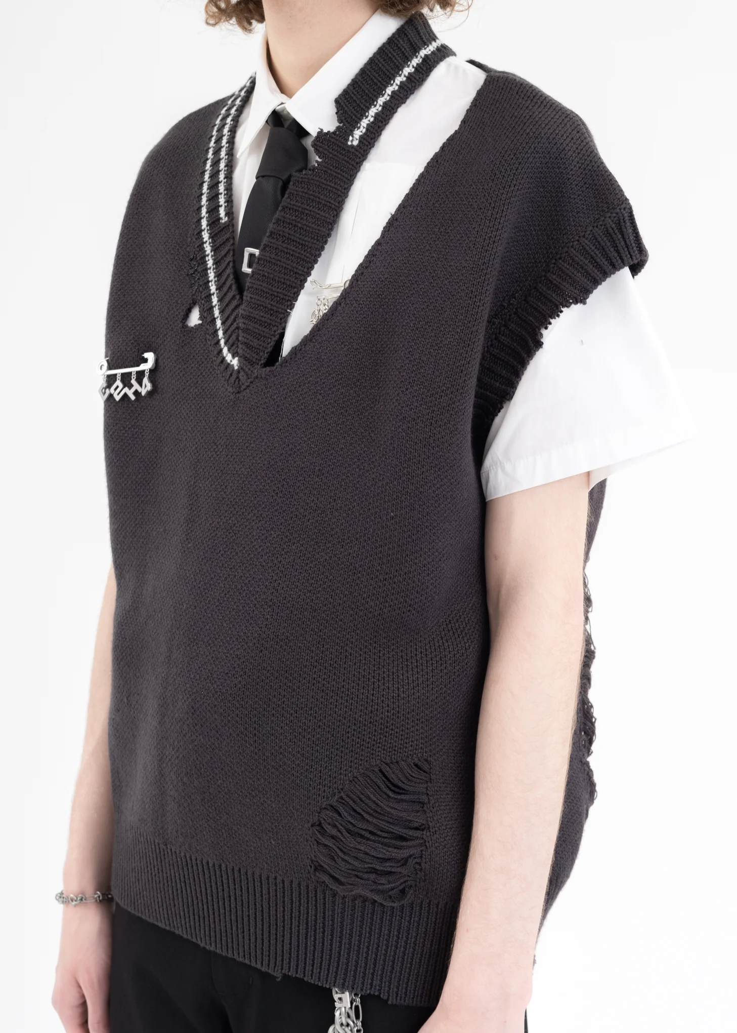 Black Distressed V-Neck Sleeveless Knit Ves - Image 6
