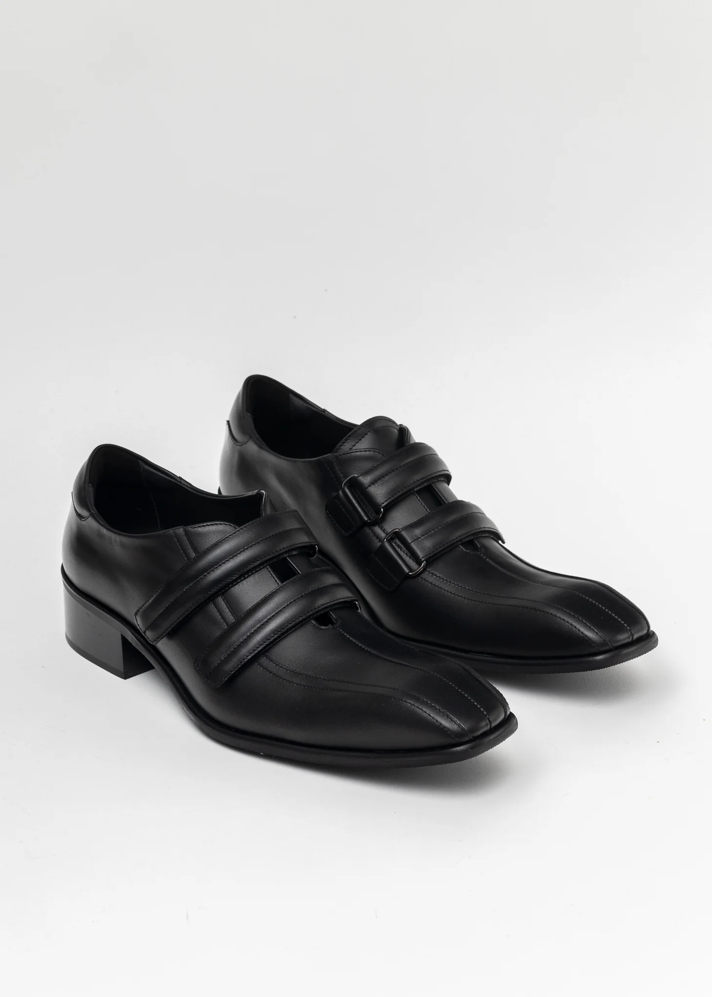 BLACK SPORTY SNOUT LOAFER